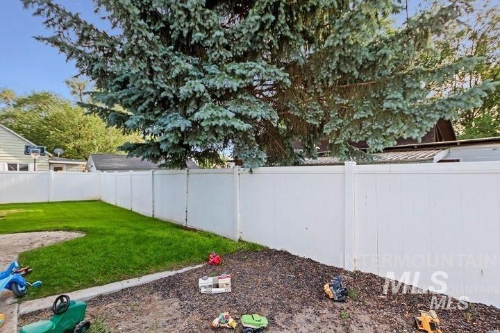 413 Main St S, Kimberly, Idaho 83341, 2 Rooms, Business/Commercial For Sale, Price $249,000, 98923447