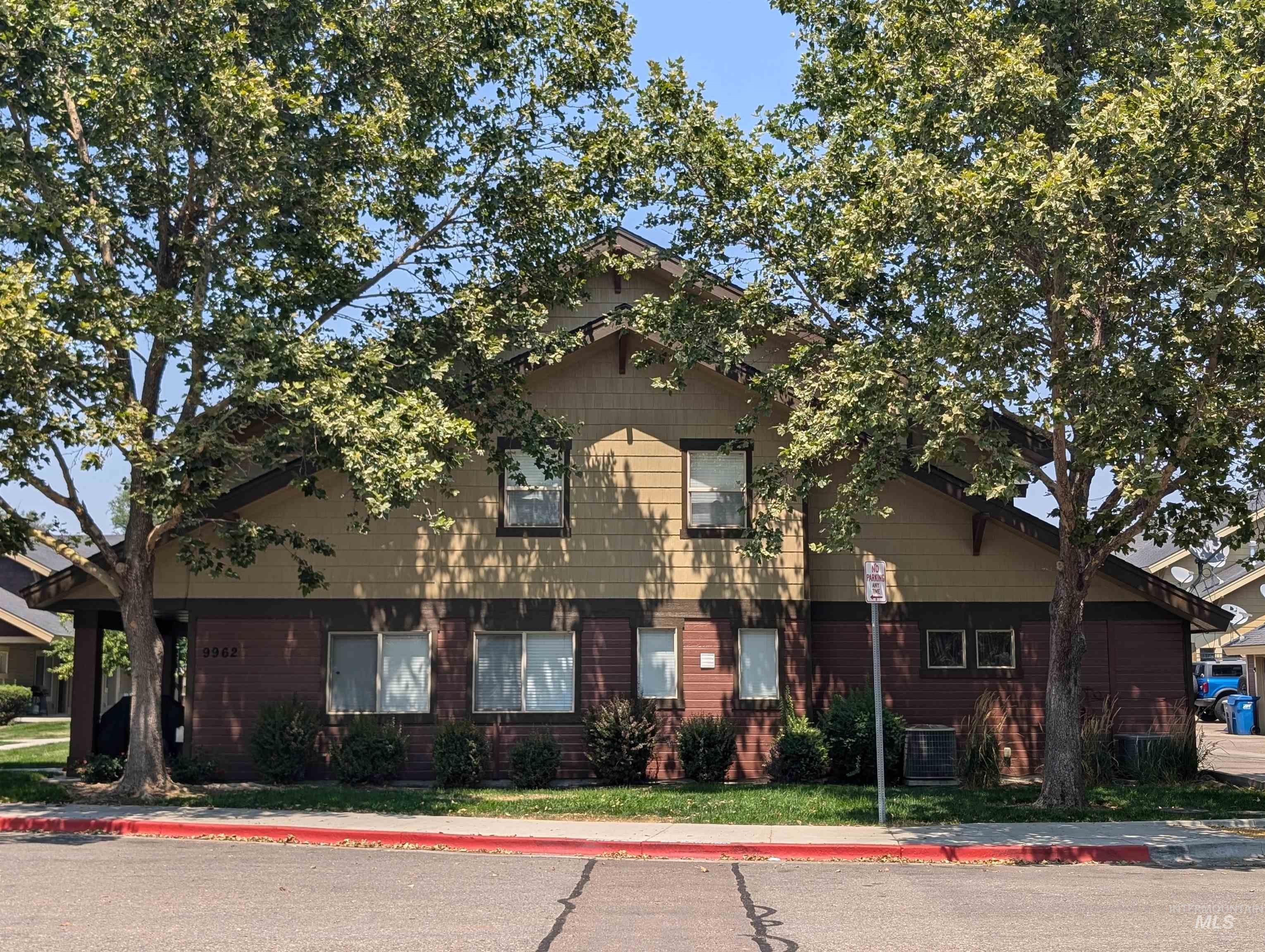 9962 W Rosecroft Ct., Boise, Idaho 83704-5073, 3 Bedrooms, 2.5 Bathrooms, Residential Income For Sale, Price $1,200,000, 98923488