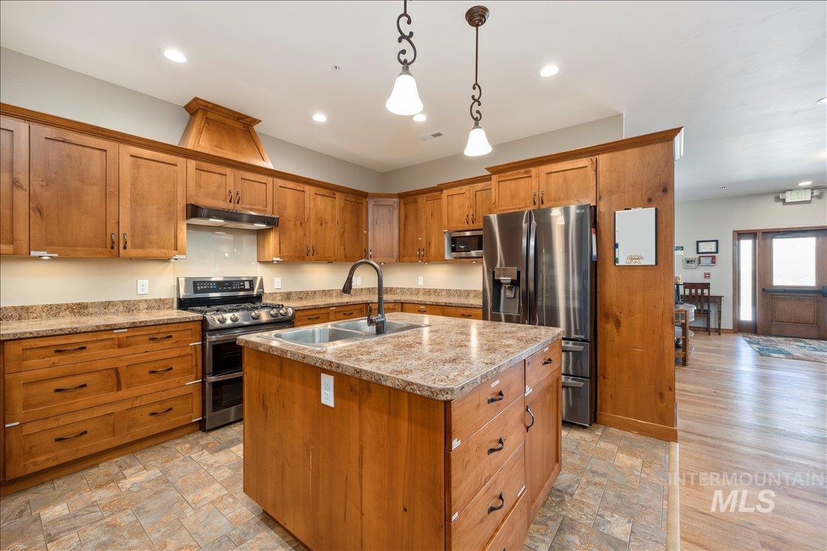 1221 21st street, Heyburn, Idaho 83336, 12 Bedrooms, 32 Rooms, Business/Commercial For Sale, Price $1,799,000, 98923507