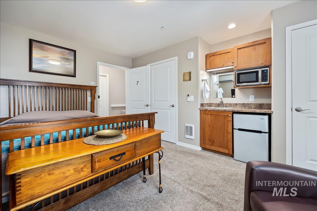 1221 21st street, Heyburn, Idaho 83336, 12 Bedrooms, 32 Rooms, Business/Commercial For Sale, Price $1,799,000, 98923507