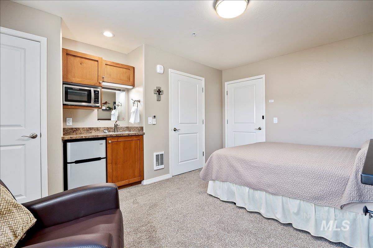 1221 21st street, Heyburn, Idaho 83336, 12 Bedrooms, 32 Rooms, Business/Commercial For Sale, Price $1,799,000, 98923507