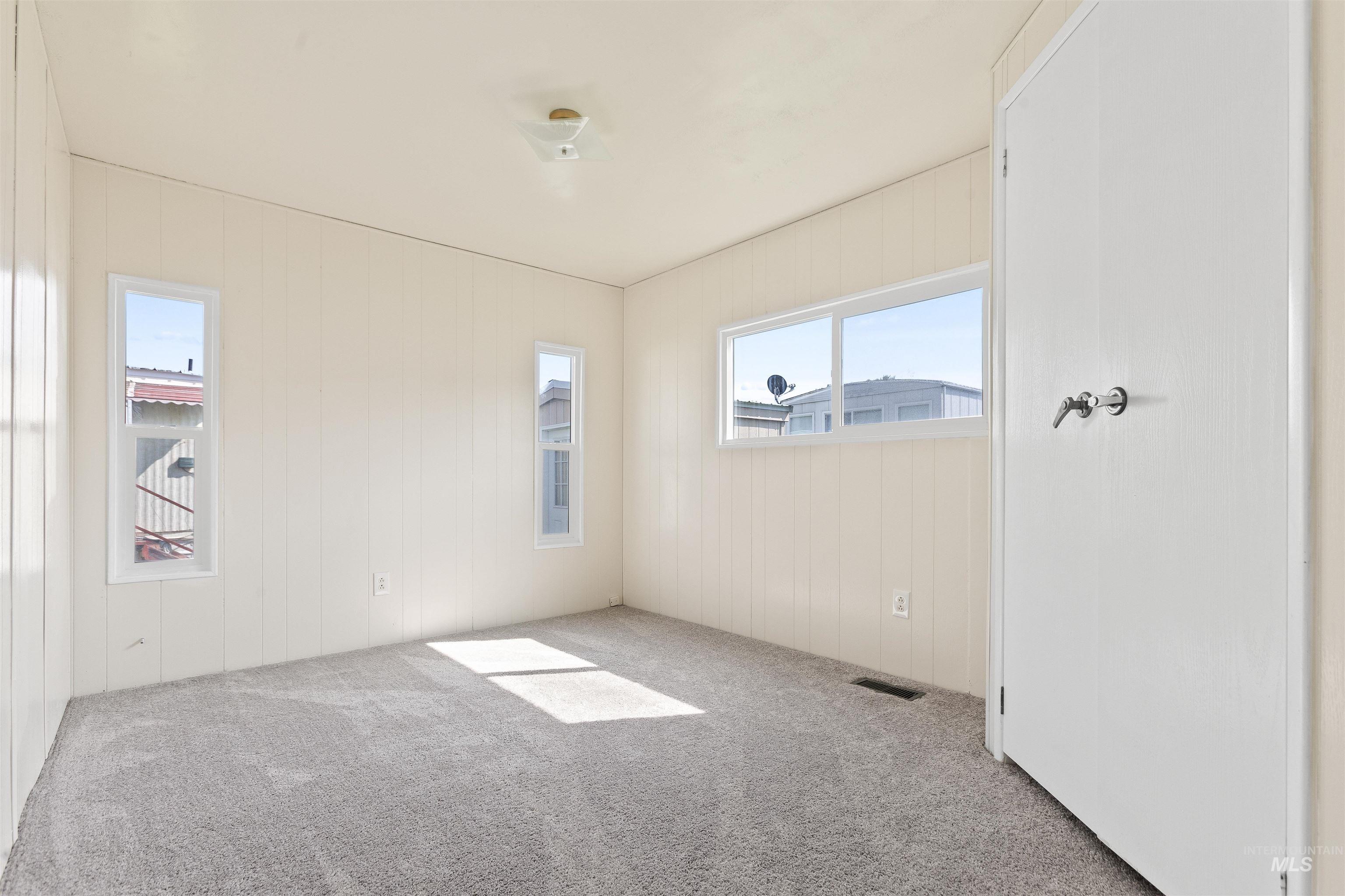 515 Warner Ave, Lewiston, Idaho 83501, 2 Bedrooms, 1 Bathroom, Residential For Sale, Price $73,000, 98923541
