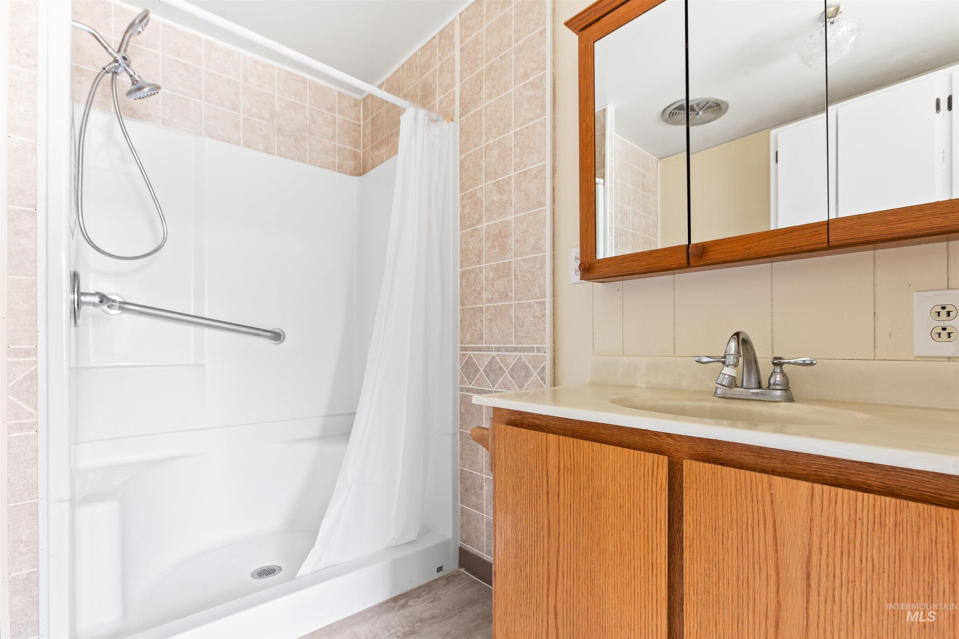 515 Warner Ave, Lewiston, Idaho 83501, 2 Bedrooms, 1 Bathroom, Residential For Sale, Price $73,000, 98923541