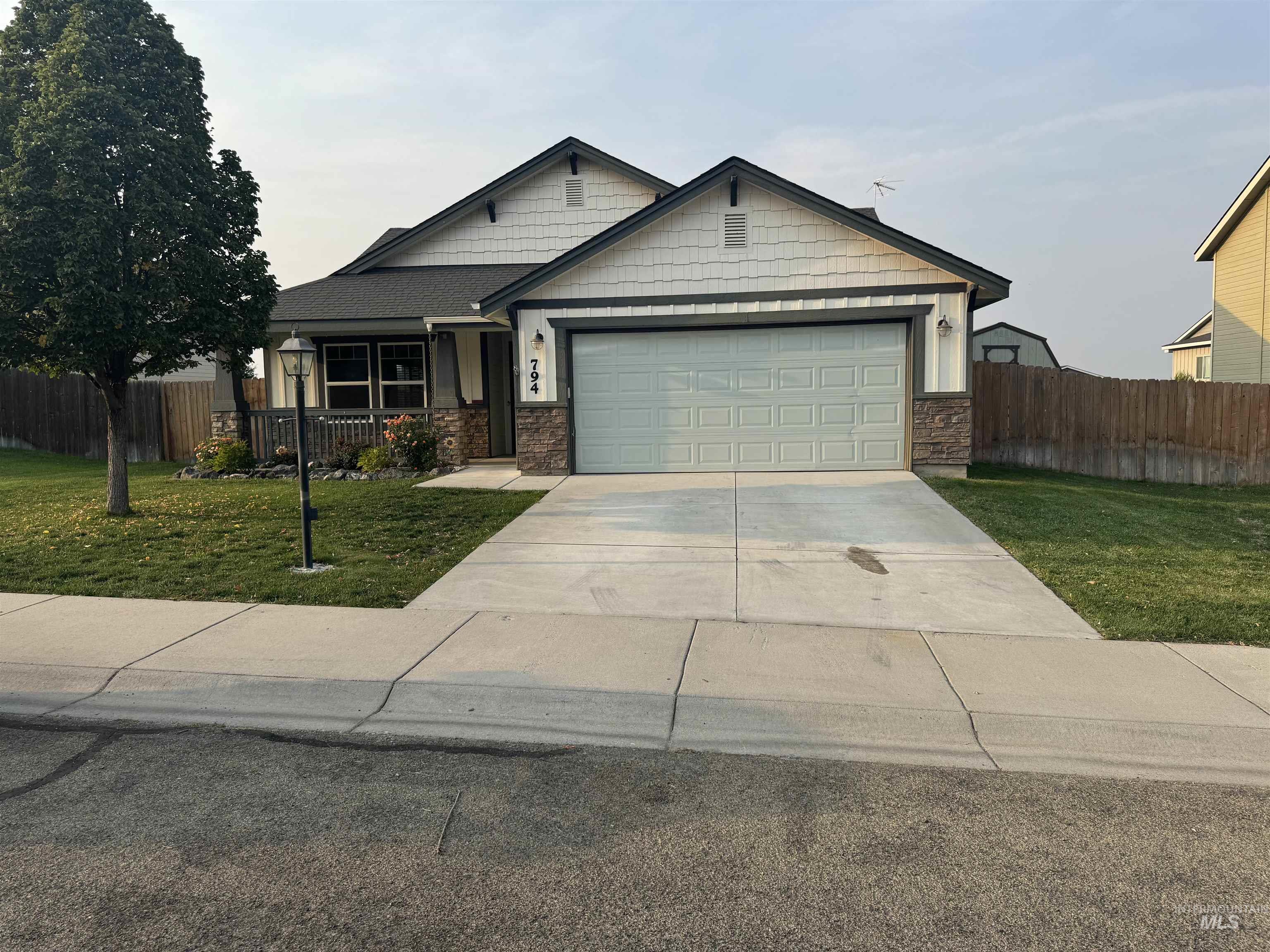 794 W Sandbox, Kuna, Idaho 83634, 3 Bedrooms, 2 Bathrooms, Residential For Sale, Price $394,000,MLS 98923581