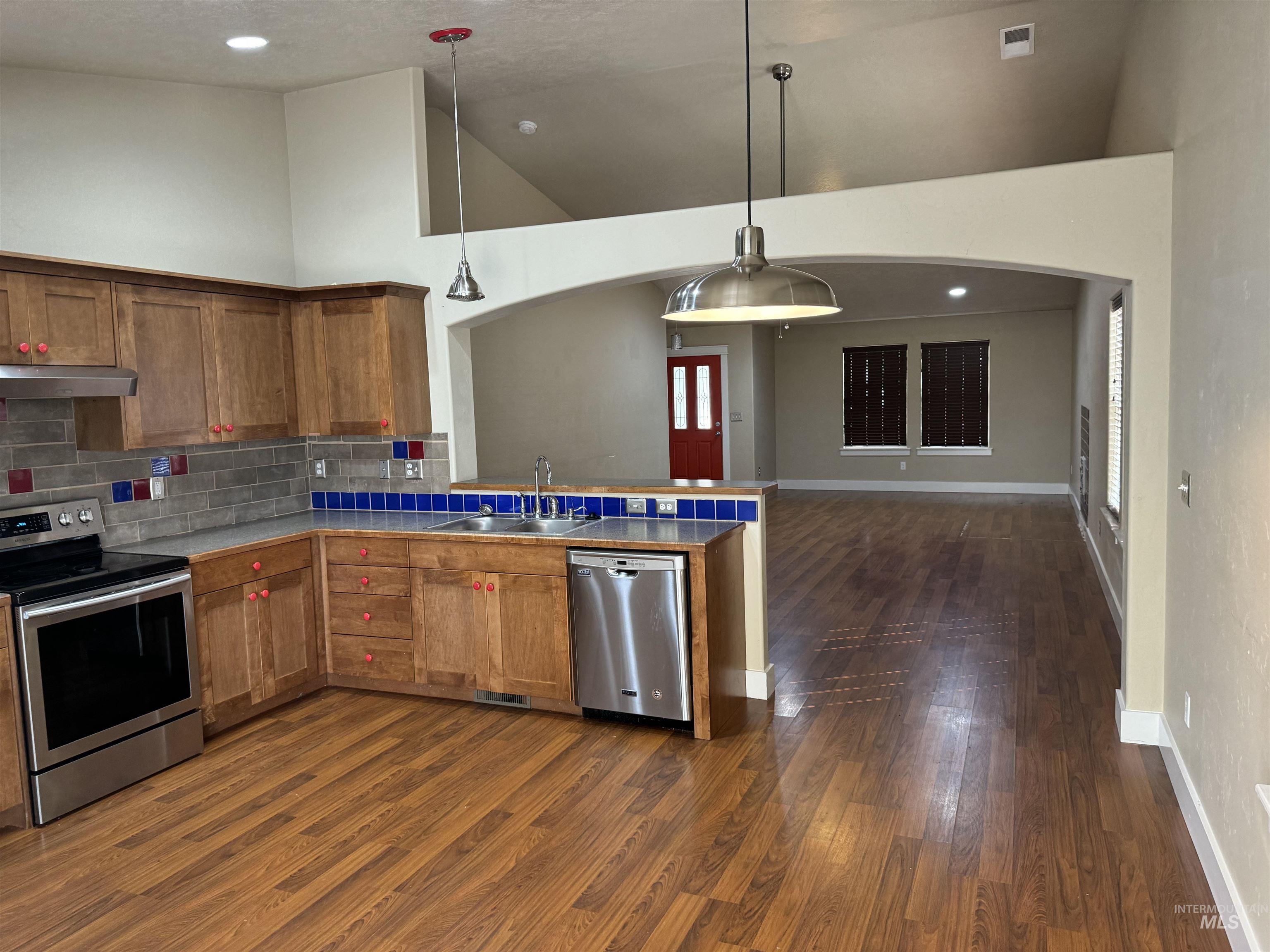 794 W Sandbox, Kuna, Idaho 83634, 3 Bedrooms, 2 Bathrooms, Residential For Sale, Price $394,000,MLS 98923581