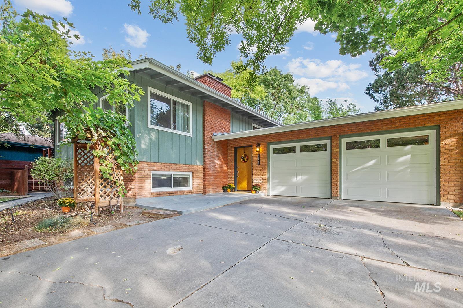 2150 Hillcrest Lane, Twin Falls, Idaho 83301, 4 Bedrooms, 3 Bathrooms, Residential For Sale, Price $429,900,MLS 98923614