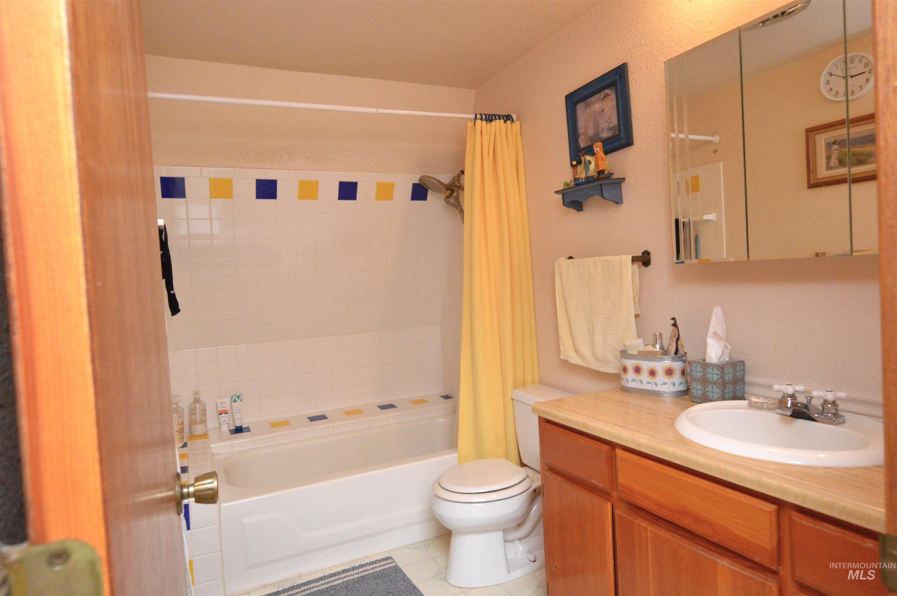 169 Westfall Ln, Kamiah, Idaho 83536, 3 Bedrooms, 3 Bathrooms, Residential For Sale, Price $565,000, 98923619