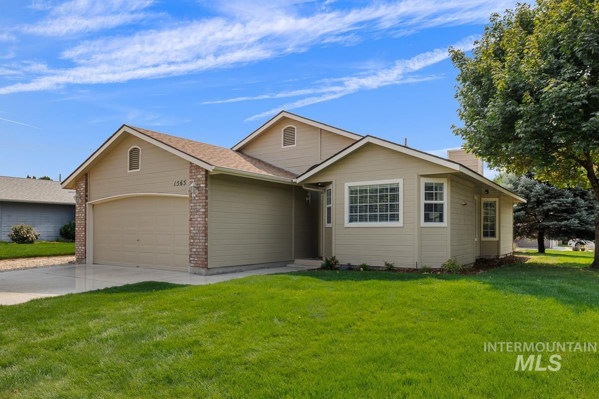 1565 E Falconrim Ct, Eagle, Idaho 83616, 3 Bedrooms, 2 Bathrooms, Residential For Sale, Price $460,000,MLS 98923686