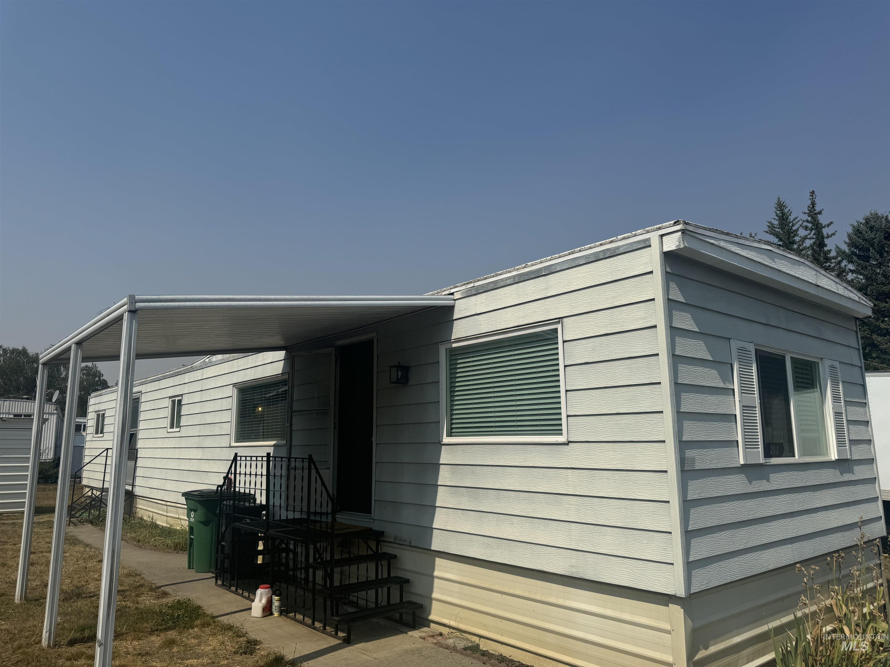 411 N Almon, Moscow, Idaho 83843, 2 Bedrooms, 1 Bathroom, Residential For Sale, Price $65,000, 98923689