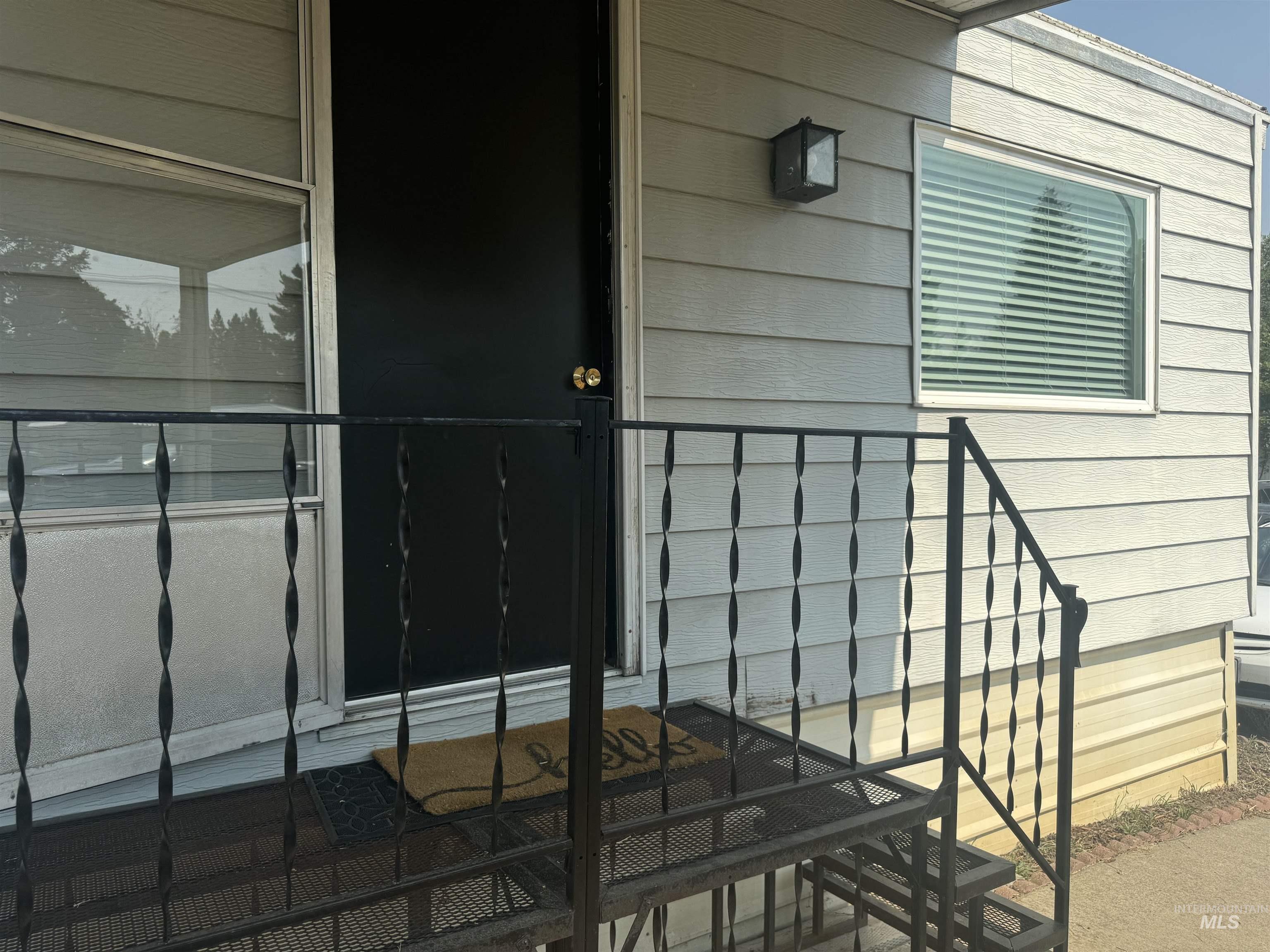 411 N Almon, Moscow, Idaho 83843, 2 Bedrooms, 1 Bathroom, Residential For Sale, Price $65,000, 98923689