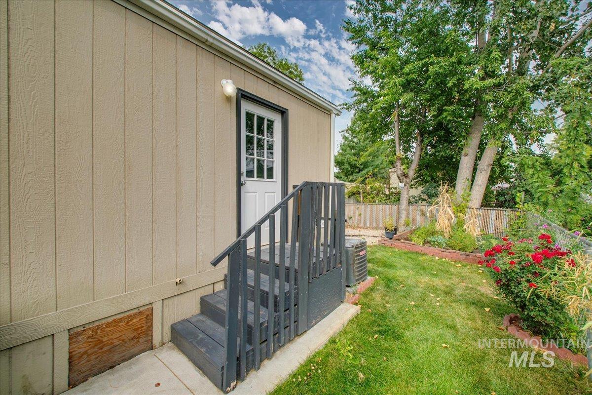 428 Mesquite St, Boise, Idaho 83713, 3 Bedrooms, 2 Bathrooms, Residential For Sale, Price $115,000, 98923782