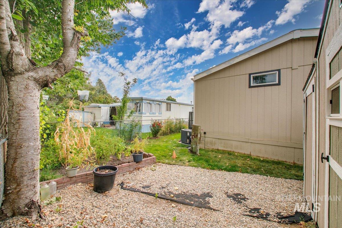 428 Mesquite St, Boise, Idaho 83713, 3 Bedrooms, 2 Bathrooms, Residential For Sale, Price $115,000, 98923782