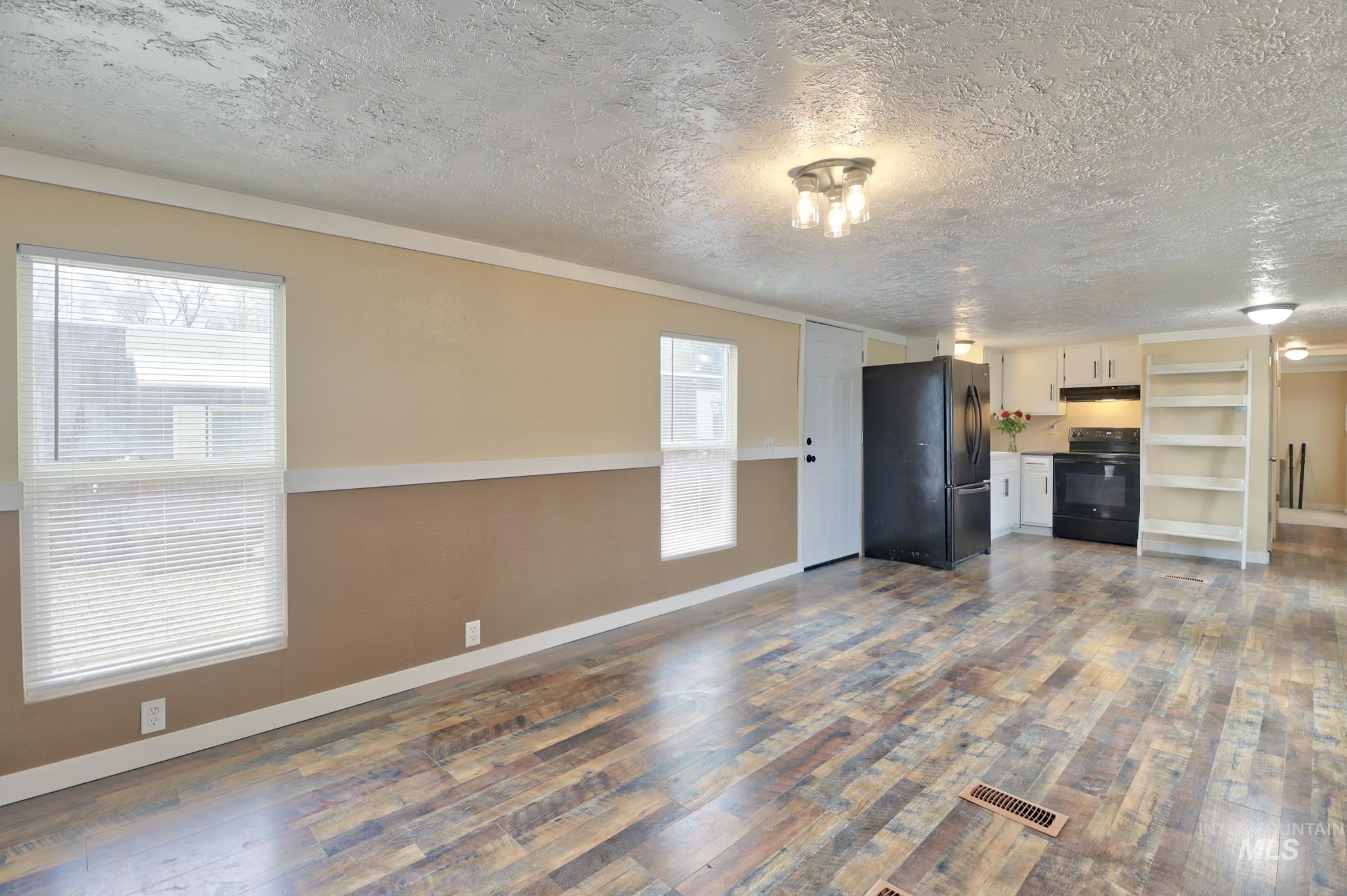 401 S Main Street, Homedale, Idaho 83628, 1 Bedroom, 1 Bathroom, Residential For Sale, Price $79,900, 98923810