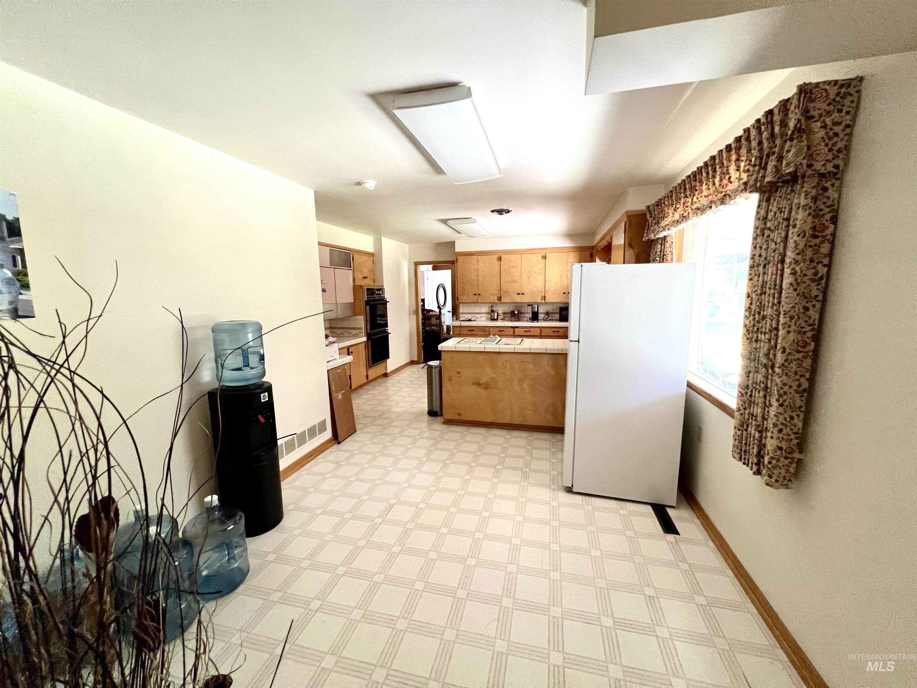 2240 Overland Ave, Burley, Idaho 83318, 4 Rooms, Business/Commercial For Sale, Price $450,000, 98923844