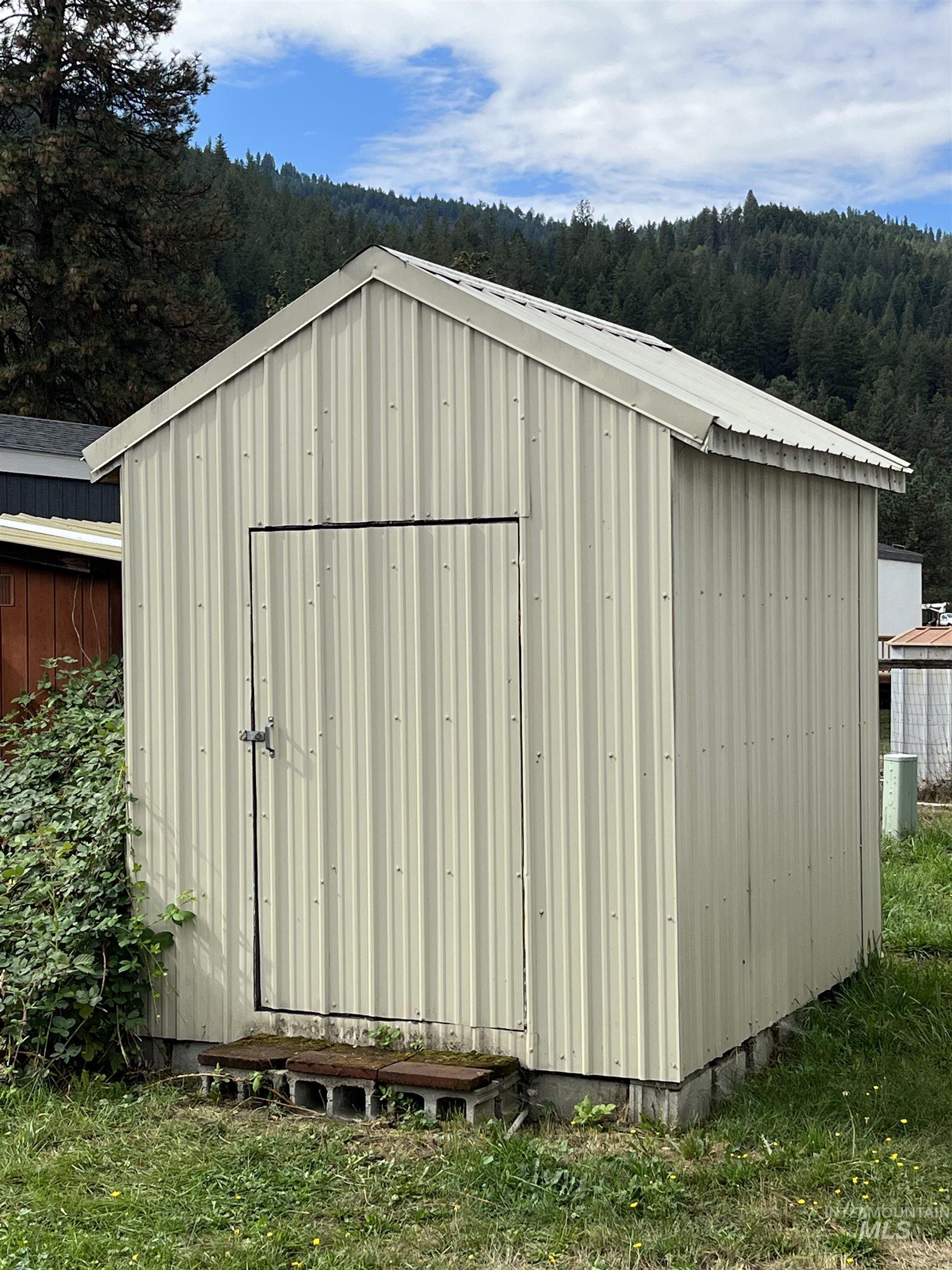 11 Chinook Ln, Orofino, Idaho 83544, 2 Bedrooms, 2 Bathrooms, Residential For Sale, Price $49,900, 98923850