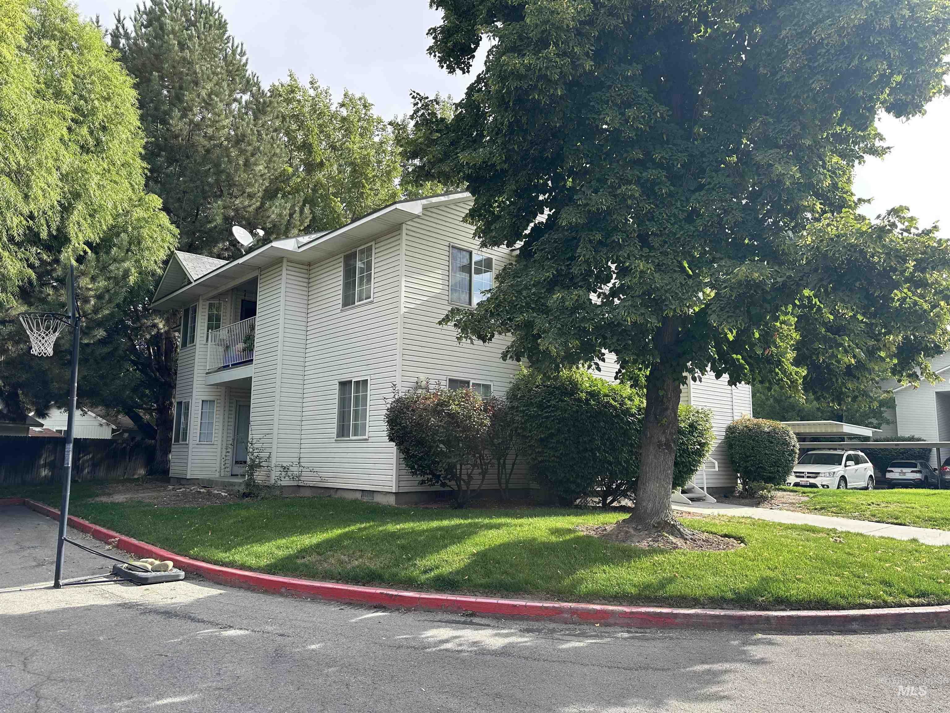 6524 W Lucky Ln, Boise, Idaho 83714, 2 Bedrooms, 2 Bathrooms, Residential Income For Sale, Price $935,000, 98923875