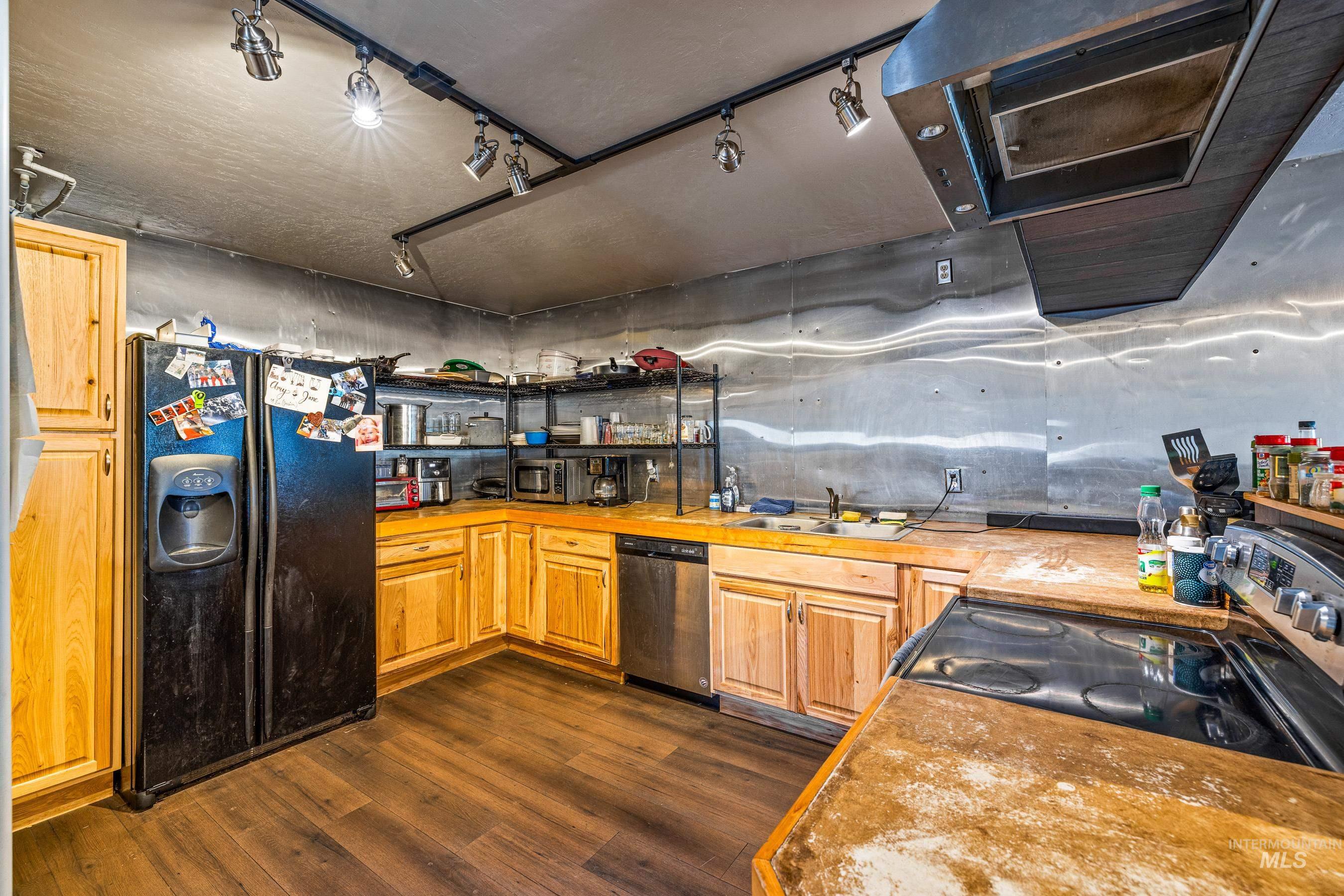 700 W Lake Street, McCall, Idaho 83638, 2 Bedrooms, Business/Commercial For Sale, Price $1,200,000, 98923975