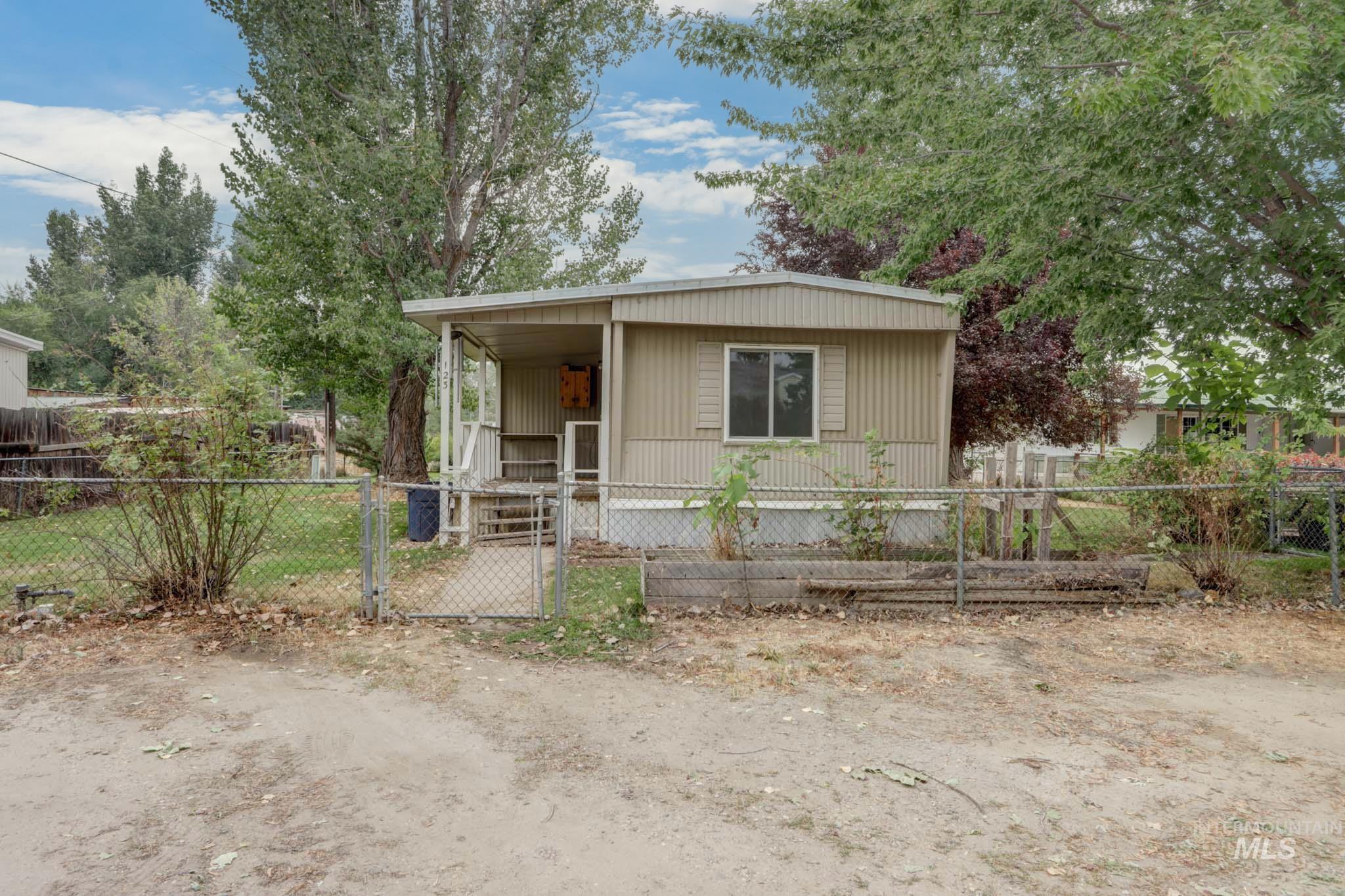 123 Adams St, Horseshoe Bend, Idaho 83629, 2 Bedrooms, 2 Bathrooms, Residential For Sale, Price $190,000,MLS 98924045