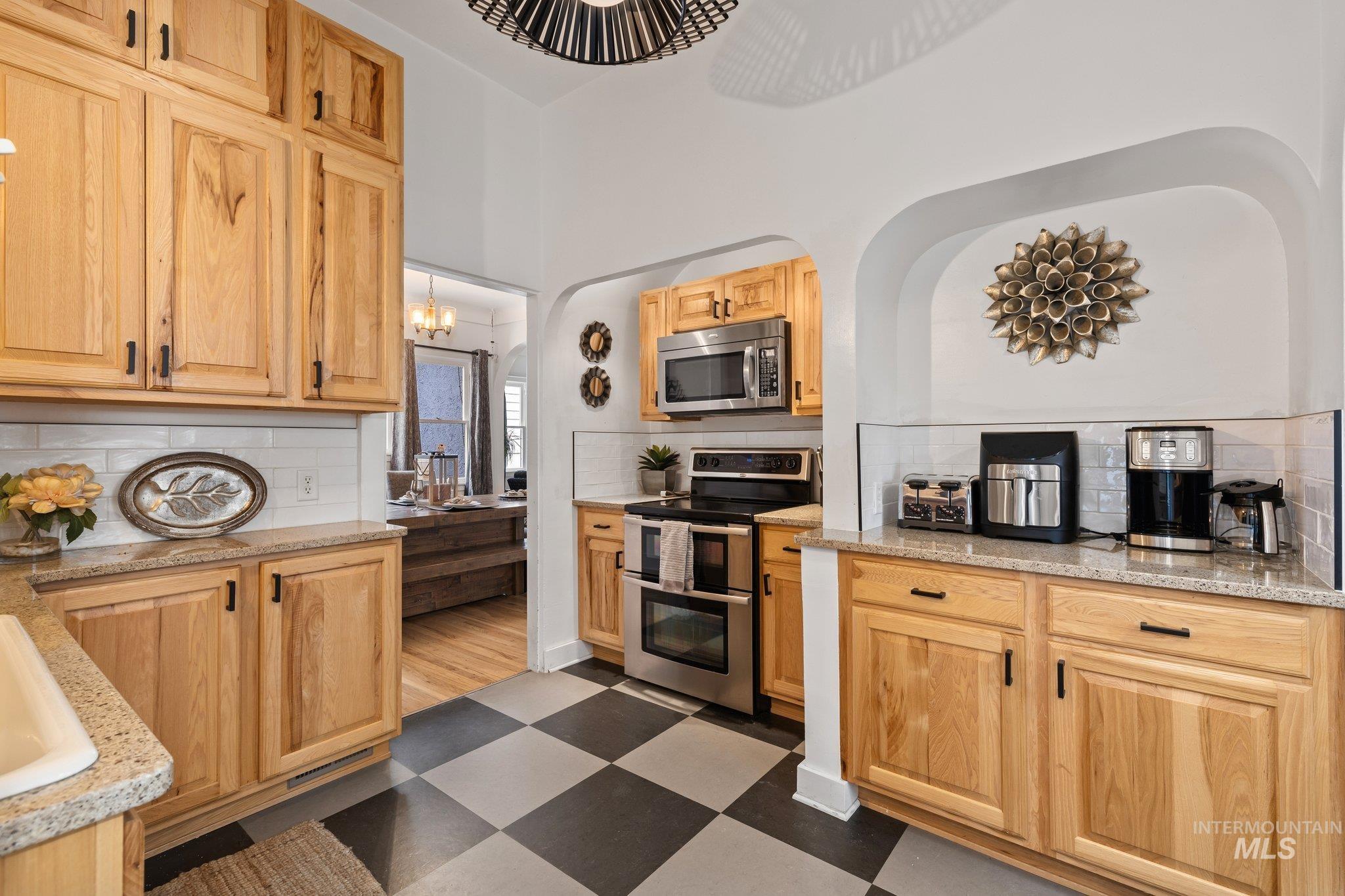 407 Ofarrell, Boise, Idaho 83702, 3 Bedrooms, 2 Bathrooms, Residential Income For Sale, Price $1,024,900, 98924100
