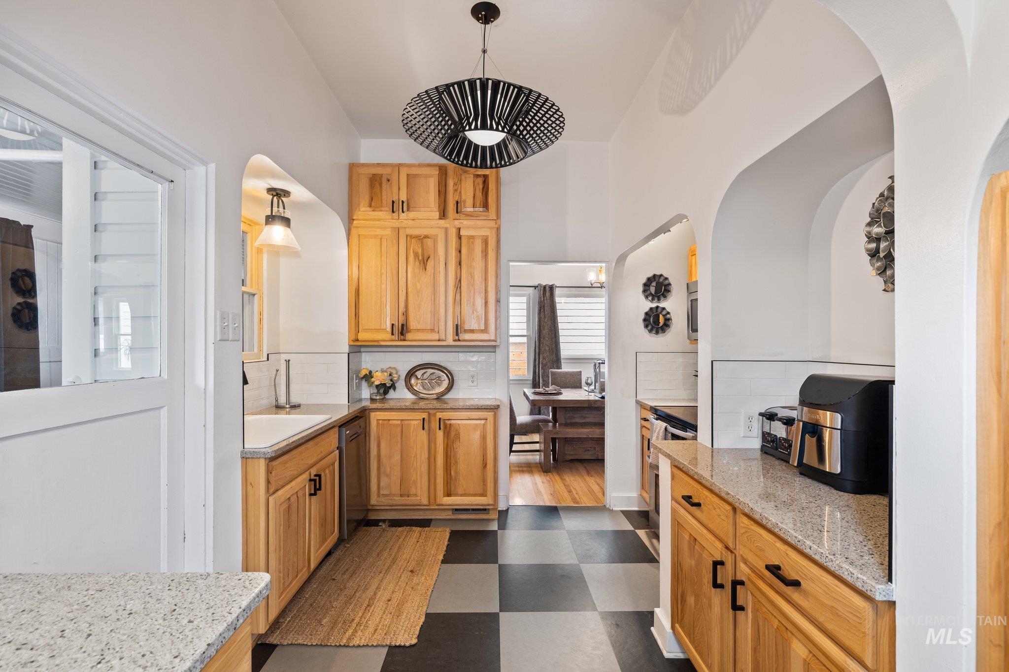 407 Ofarrell, Boise, Idaho 83702, 3 Bedrooms, 2 Bathrooms, Residential Income For Sale, Price $1,024,900, 98924100