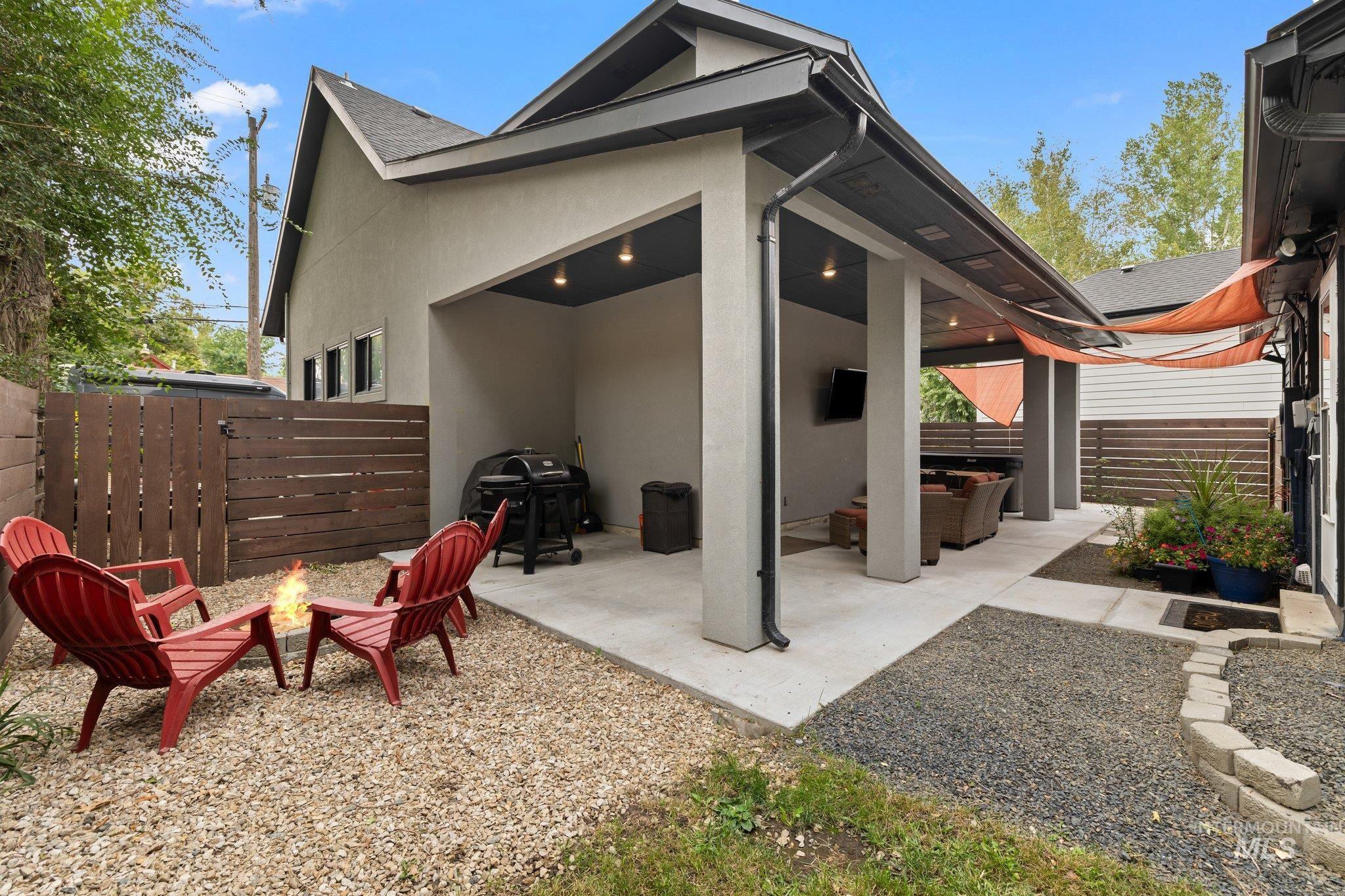 407 Ofarrell, Boise, Idaho 83702, 3 Bedrooms, 2 Bathrooms, Residential Income For Sale, Price $1,024,900, 98924100