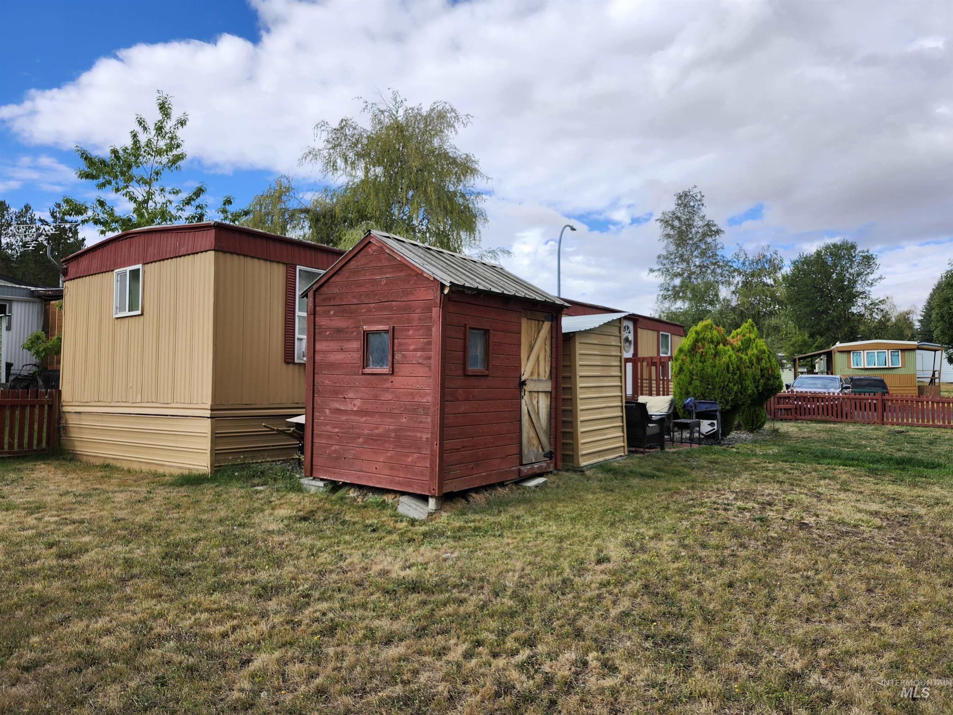 411 N Almon, Moscow, Idaho 83843, 2 Bedrooms, 1 Bathroom, Residential For Sale, Price $45,000, 98924116