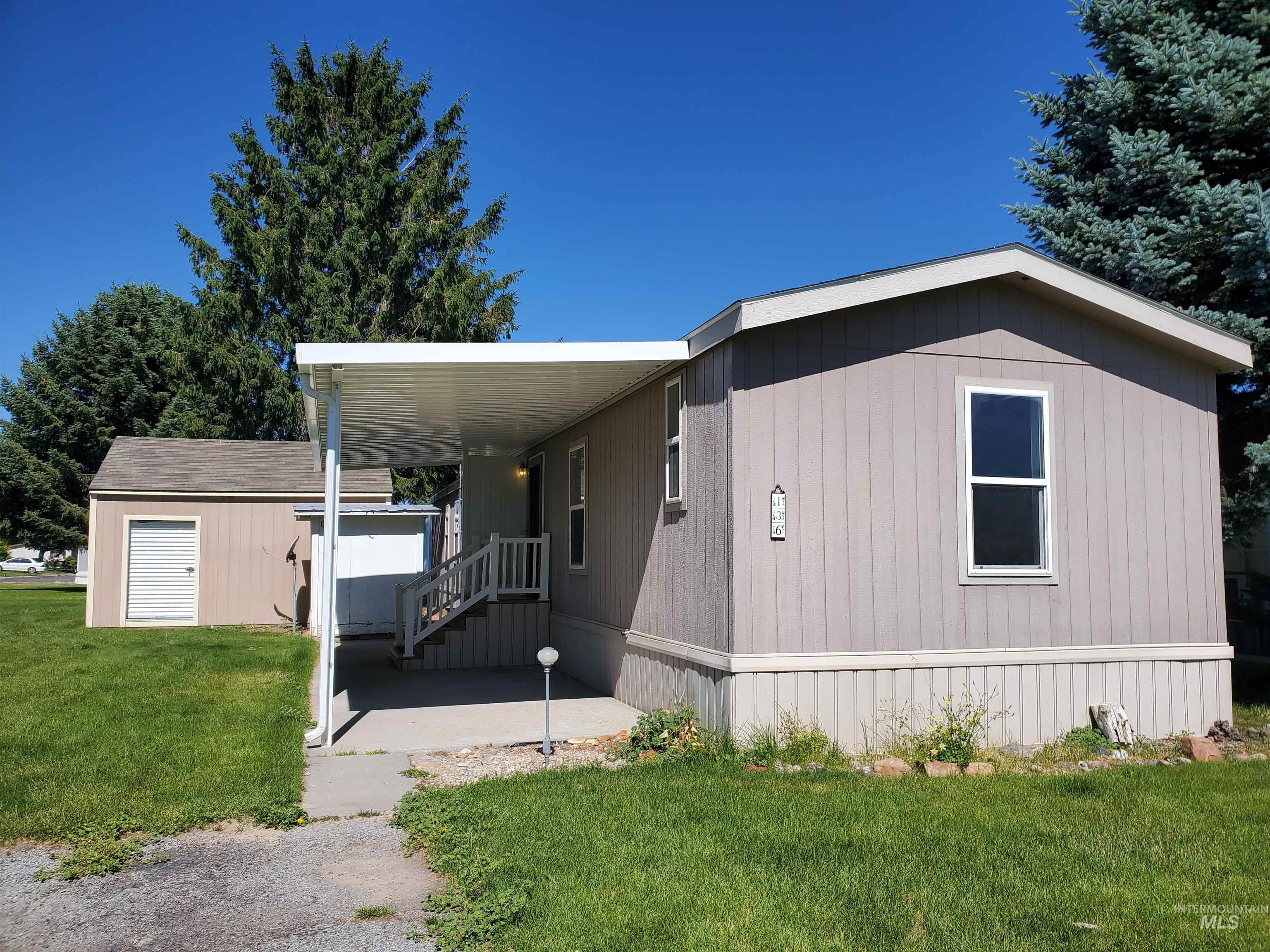 198 South Hills rd, Twin Falls, Idaho 83301-0000, 3 Bedrooms, 2 Bathrooms, Residential For Sale, Price $120,000, 98924165