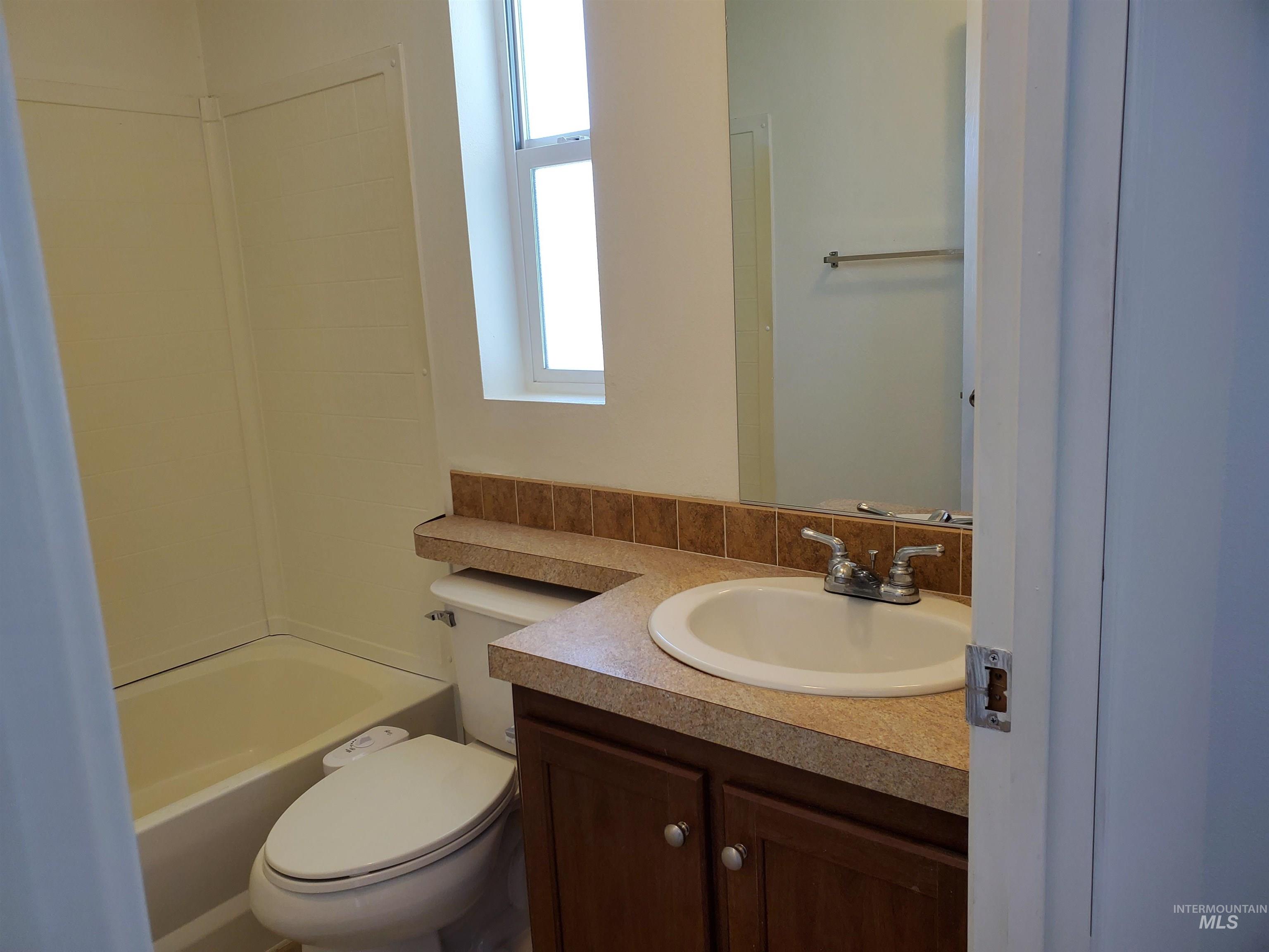 198 South Hills rd, Twin Falls, Idaho 83301-0000, 3 Bedrooms, 2 Bathrooms, Residential For Sale, Price $120,000, 98924165
