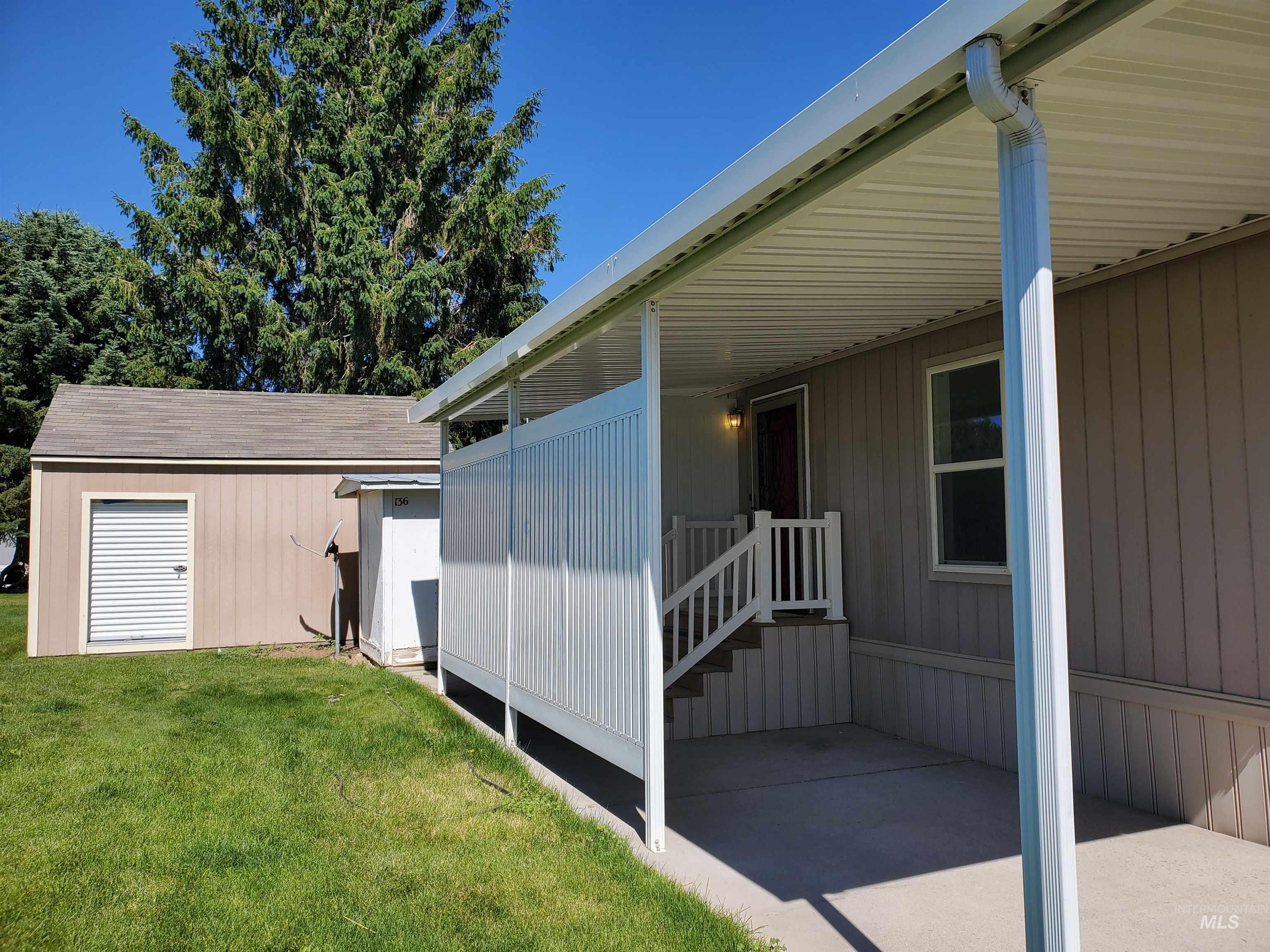198 South Hills rd, Twin Falls, Idaho 83301-0000, 3 Bedrooms, 2 Bathrooms, Residential For Sale, Price $120,000, 98924165