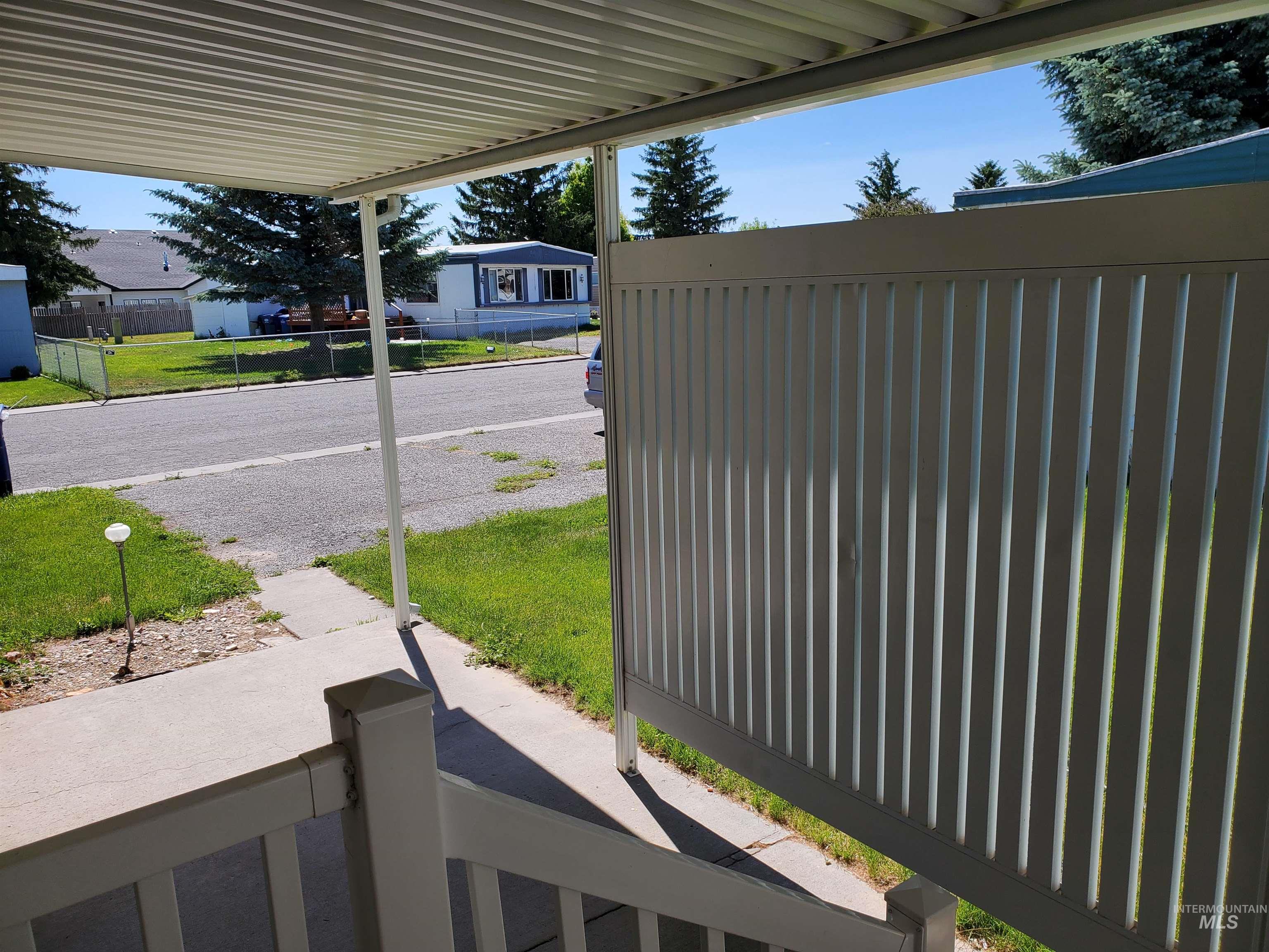 198 South Hills rd, Twin Falls, Idaho 83301-0000, 3 Bedrooms, 2 Bathrooms, Residential For Sale, Price $120,000, 98924165