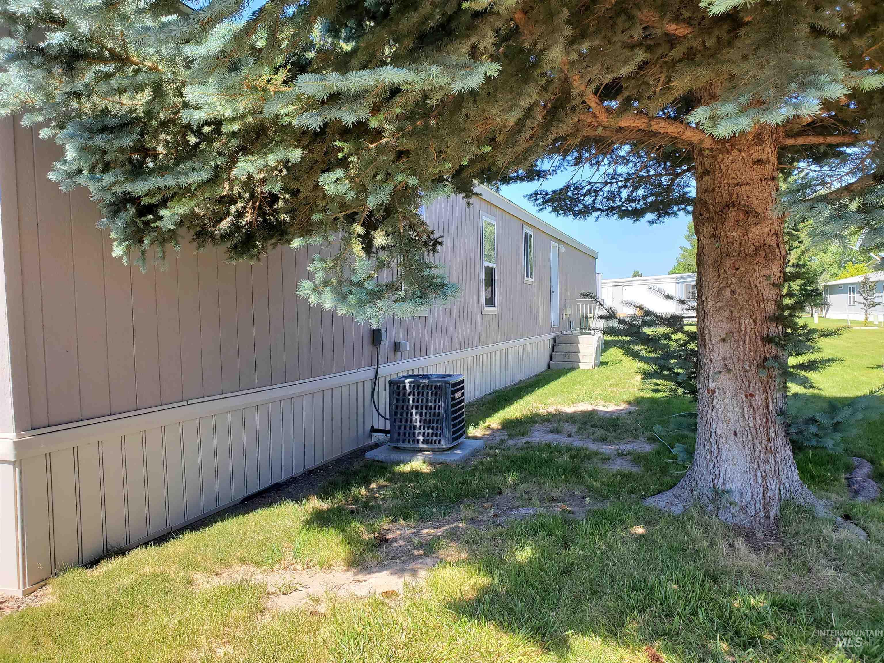 198 South Hills rd, Twin Falls, Idaho 83301-0000, 3 Bedrooms, 2 Bathrooms, Residential For Sale, Price $120,000, 98924165