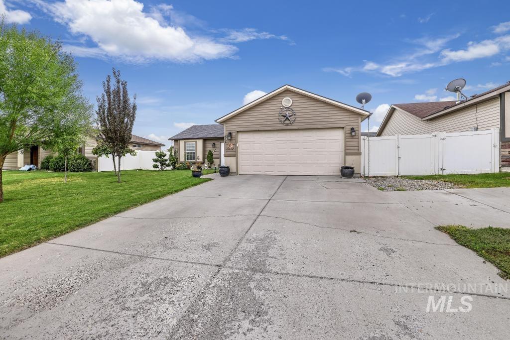 403 Pheasant, Twin Falls, Idaho 83301, 3 Bedrooms, 2 Bathrooms, Residential For Sale, Price $340,000,MLS 98924287