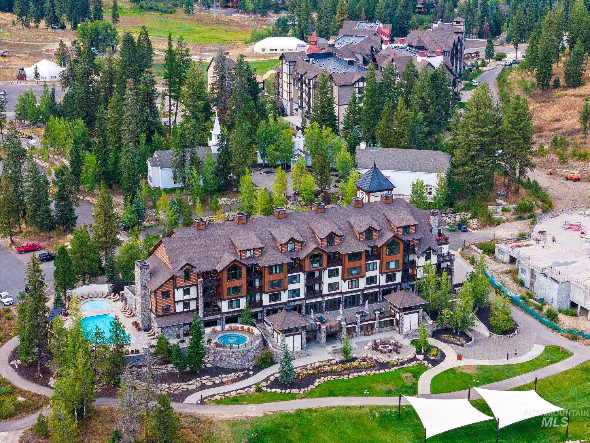 75 Arling Center Court, Donnelly, Idaho 83615, 2 Bedrooms, 2 Bathrooms, Residential For Sale, Price $995,000, 98924315