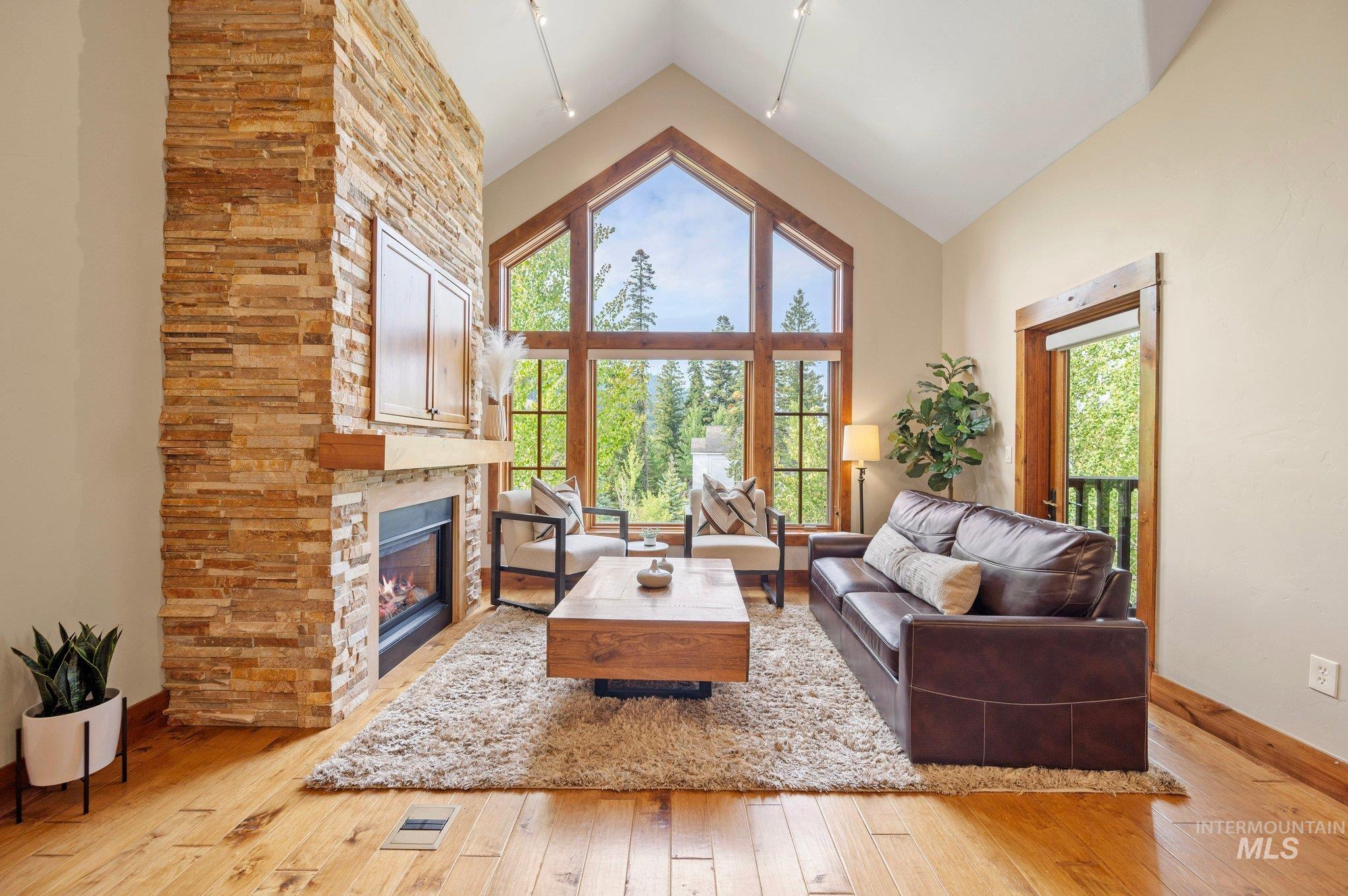 75 Arling Center Court, Donnelly, Idaho 83615, 2 Bedrooms, 2 Bathrooms, Residential For Sale, Price $995,000, 98924315