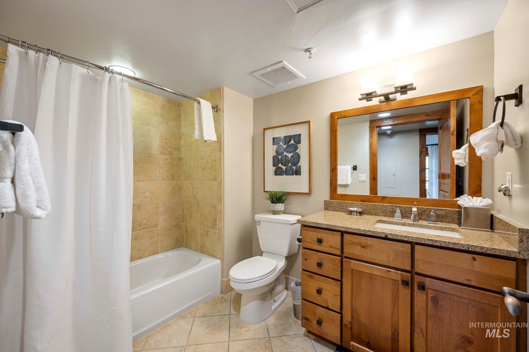 75 Arling Center Court, Donnelly, Idaho 83615, 2 Bedrooms, 2 Bathrooms, Residential For Sale, Price $995,000, 98924315