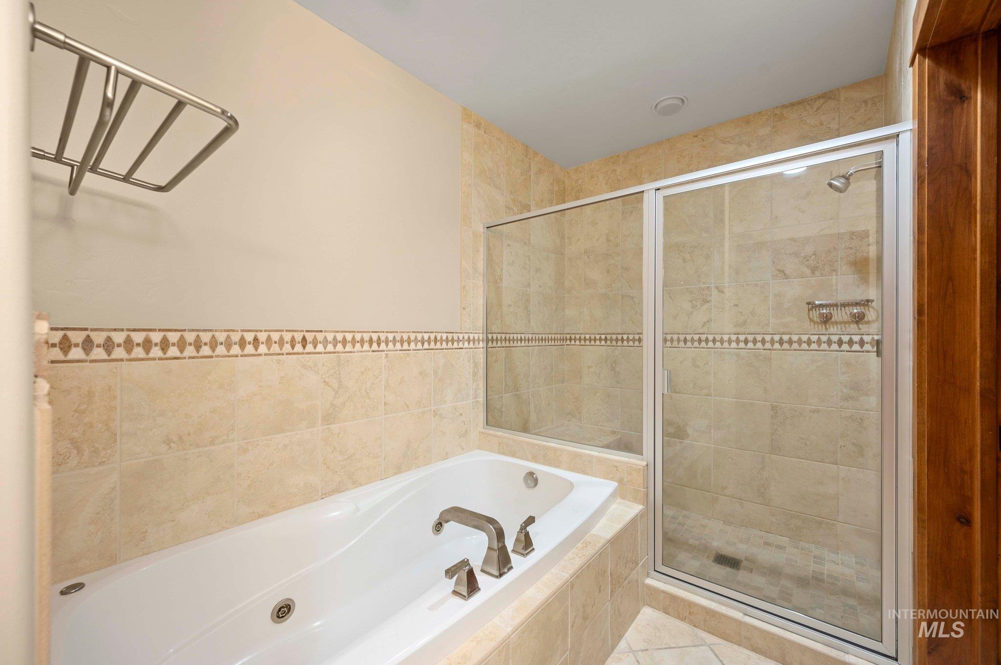 75 Arling Center Court, Donnelly, Idaho 83615, 2 Bedrooms, 2 Bathrooms, Residential For Sale, Price $995,000, 98924315