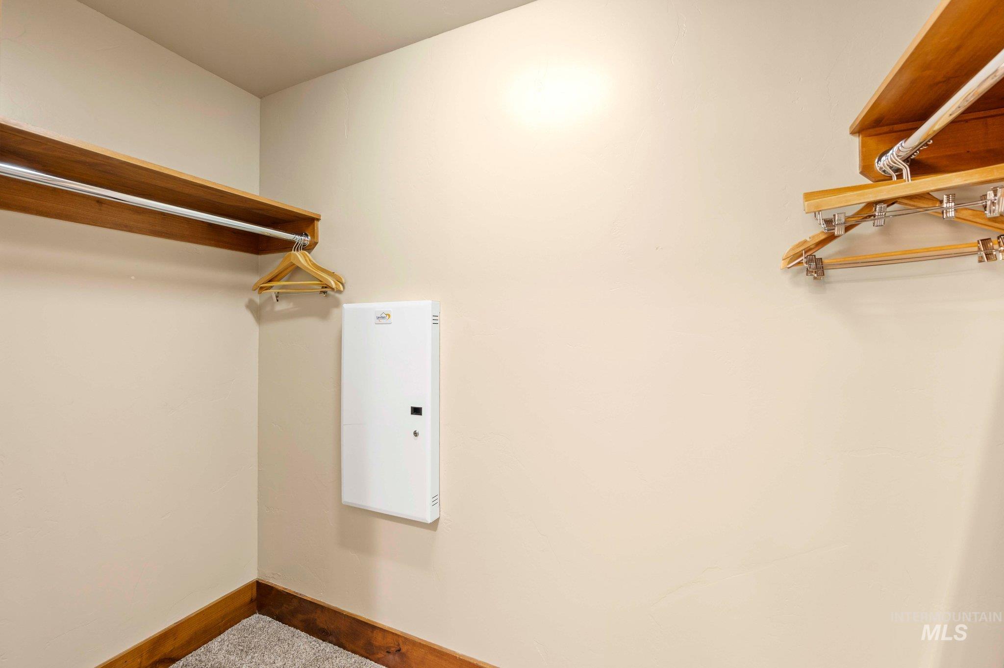 75 Arling Center Court, Donnelly, Idaho 83615, 2 Bedrooms, 2 Bathrooms, Residential For Sale, Price $995,000, 98924315