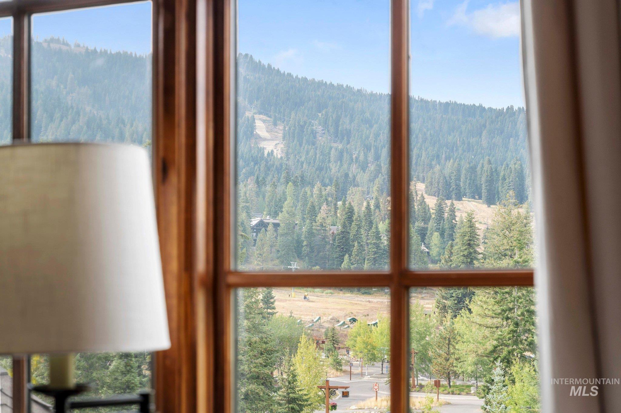 75 Arling Center Court, Donnelly, Idaho 83615, 2 Bedrooms, 2 Bathrooms, Residential For Sale, Price $995,000, 98924315