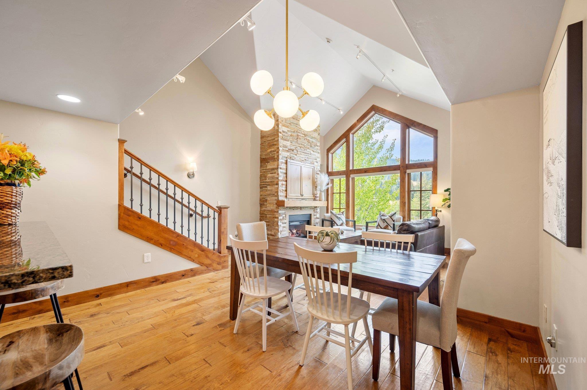 75 Arling Center Court, Donnelly, Idaho 83615, 2 Bedrooms, 2 Bathrooms, Residential For Sale, Price $995,000, 98924315