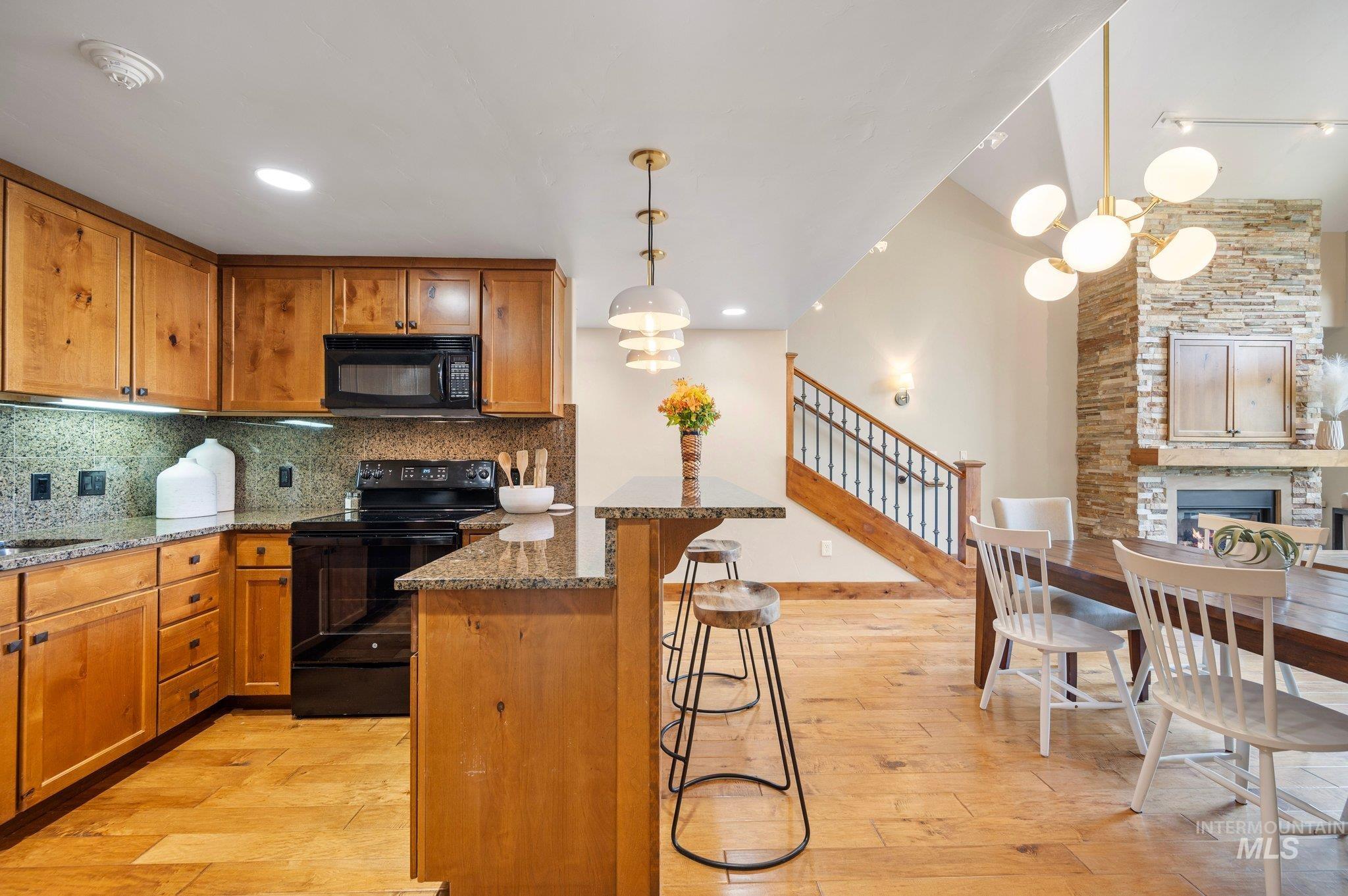 75 Arling Center Court, Donnelly, Idaho 83615, 2 Bedrooms, 2 Bathrooms, Residential For Sale, Price $995,000, 98924315