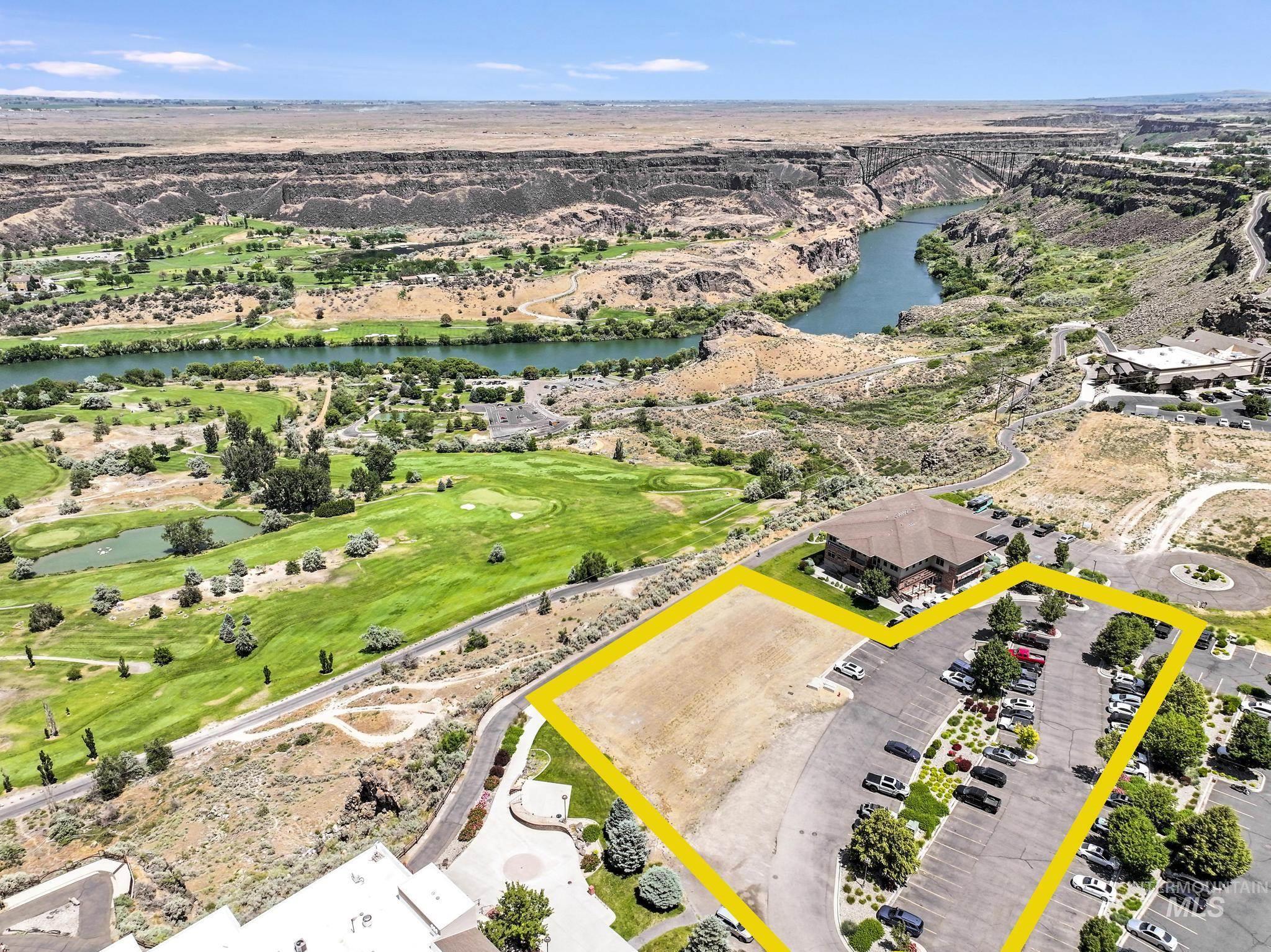 View of property location featuring a large body of water and property boundaries highlighted