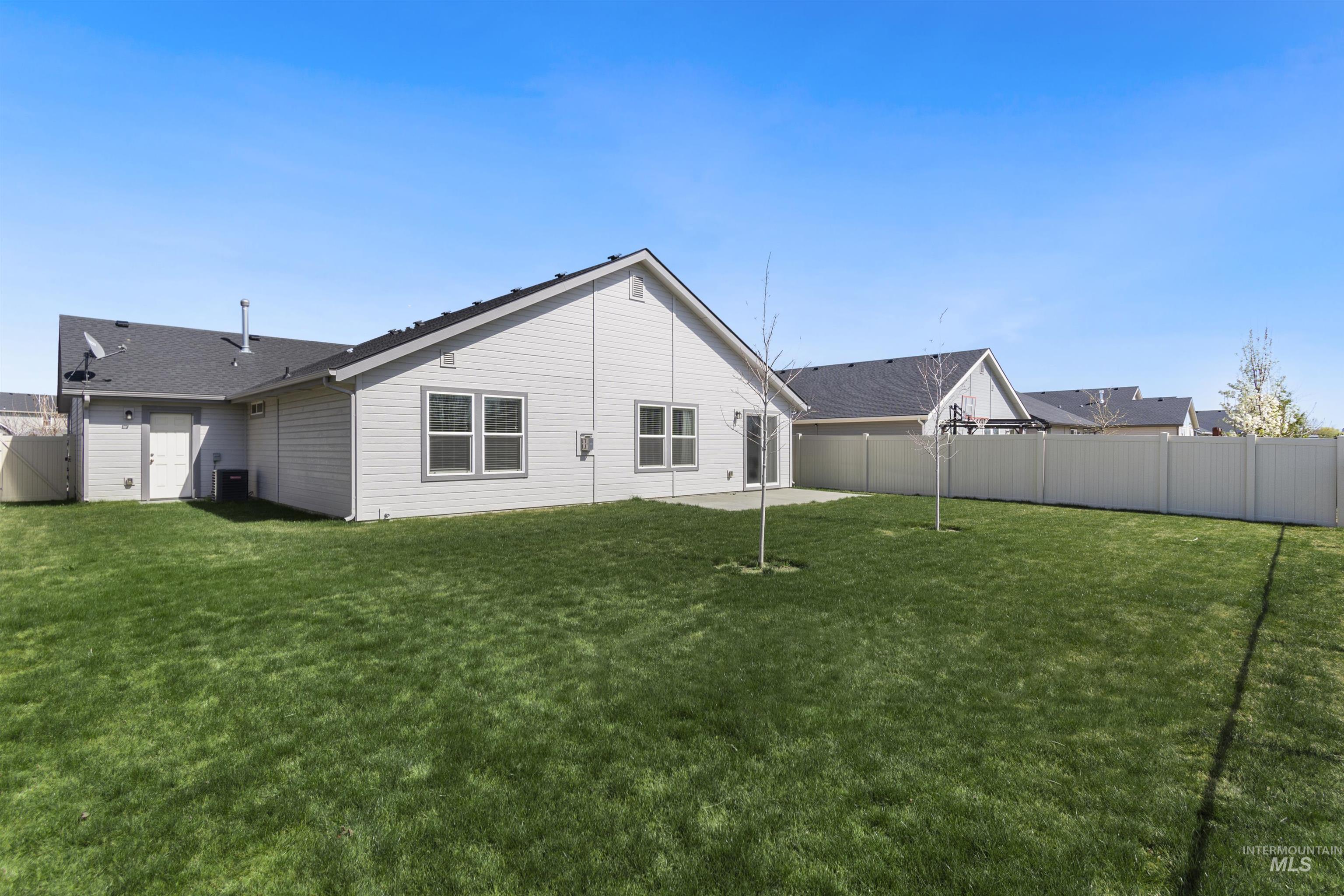 7925 E Bunker Hill St, Nampa, Idaho 83687, 3 Bedrooms, 2 Bathrooms, Residential Income For Sale, Price $414,000, 98924363