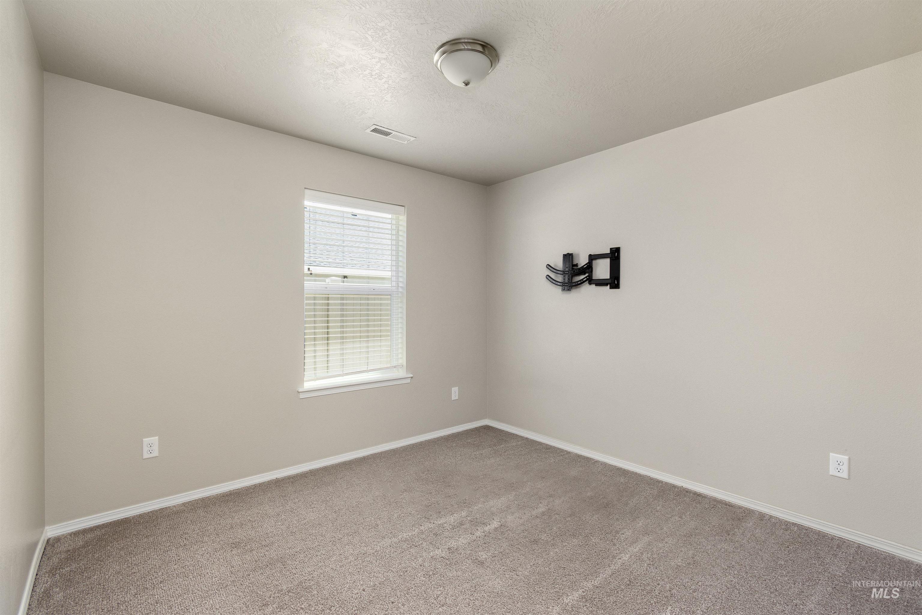 7925 E Bunker Hill St, Nampa, Idaho 83687, 3 Bedrooms, 2 Bathrooms, Residential Income For Sale, Price $414,000, 98924363