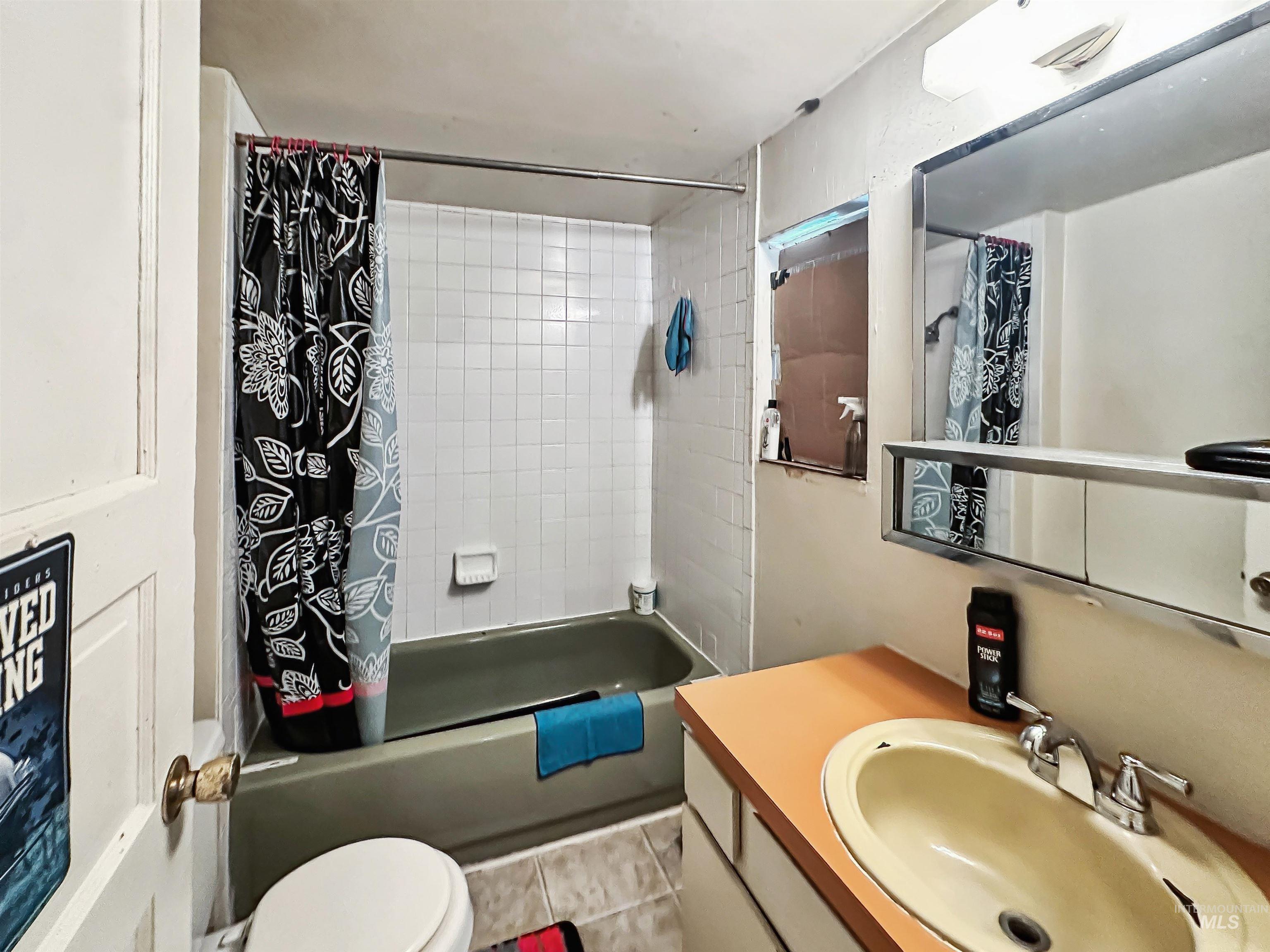 212 N 14th Ave., Nampa, Idaho 83687, 1 Bedroom, 1 Bathroom, Residential Income For Sale, Price $375,000, 98924388