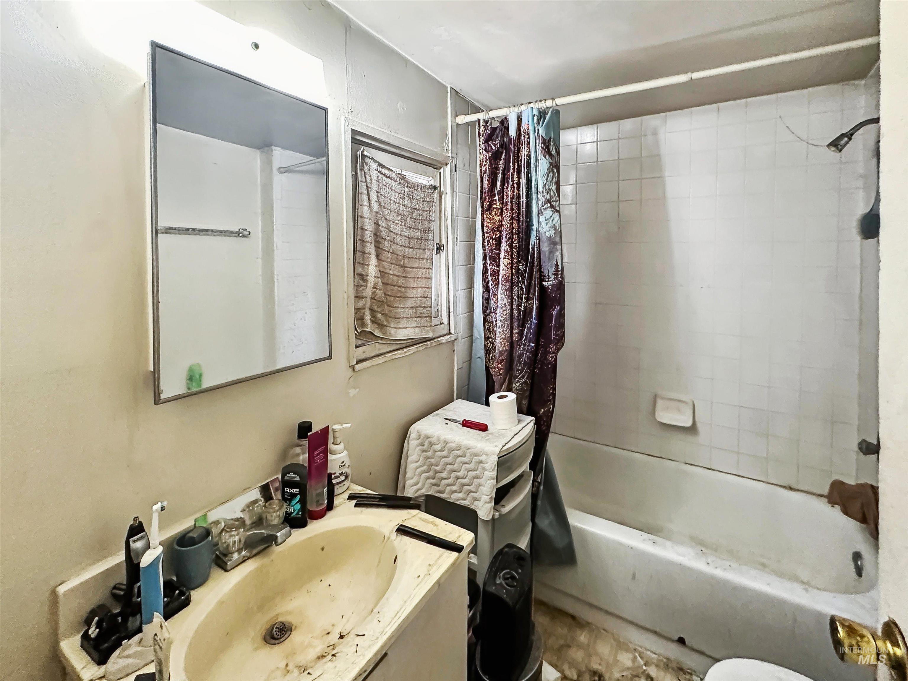212 N 14th Ave., Nampa, Idaho 83687, 1 Bedroom, 1 Bathroom, Residential Income For Sale, Price $375,000, 98924388