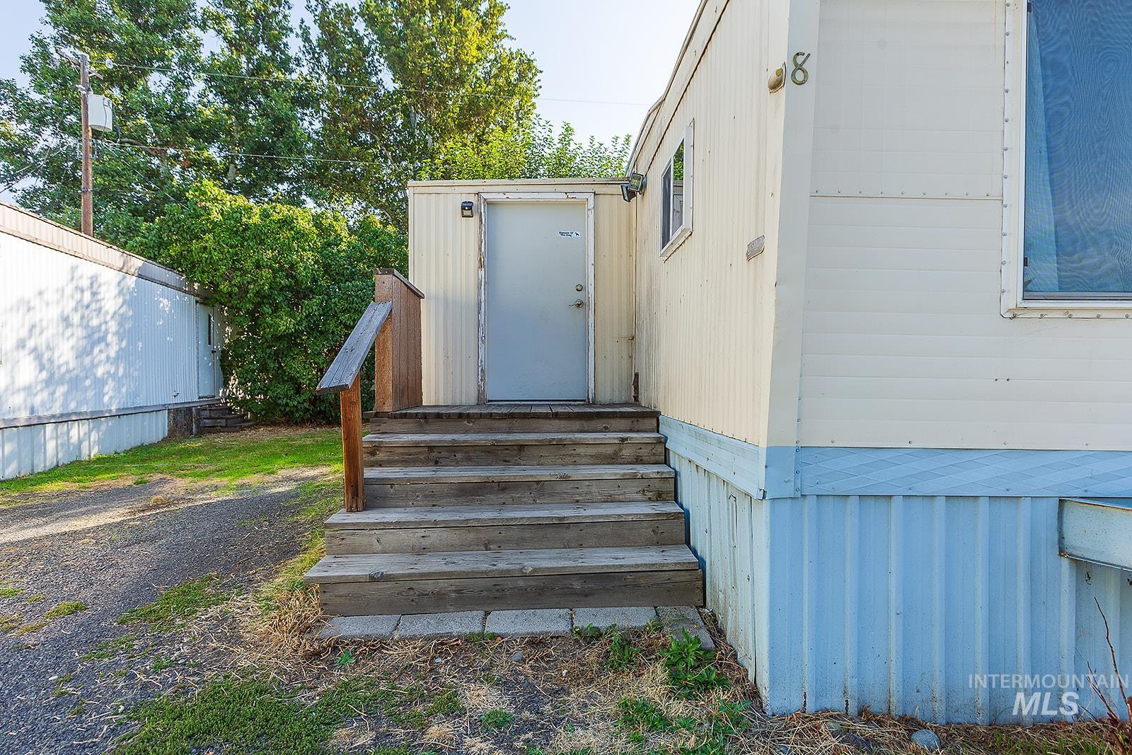 631 Warner Ave, Lewiston, Idaho 83501, 2 Bedrooms, 1 Bathroom, Residential For Sale, Price $39,900, 98924428