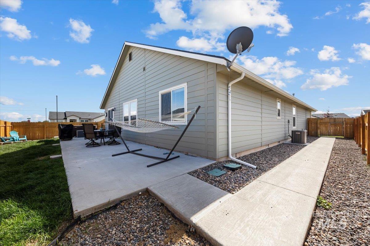 13546 Thurston St, Caldwell, Idaho 83607, 3 Bedrooms, 2 Bathrooms, Residential For Sale, Price $389,900,MLS 98924437