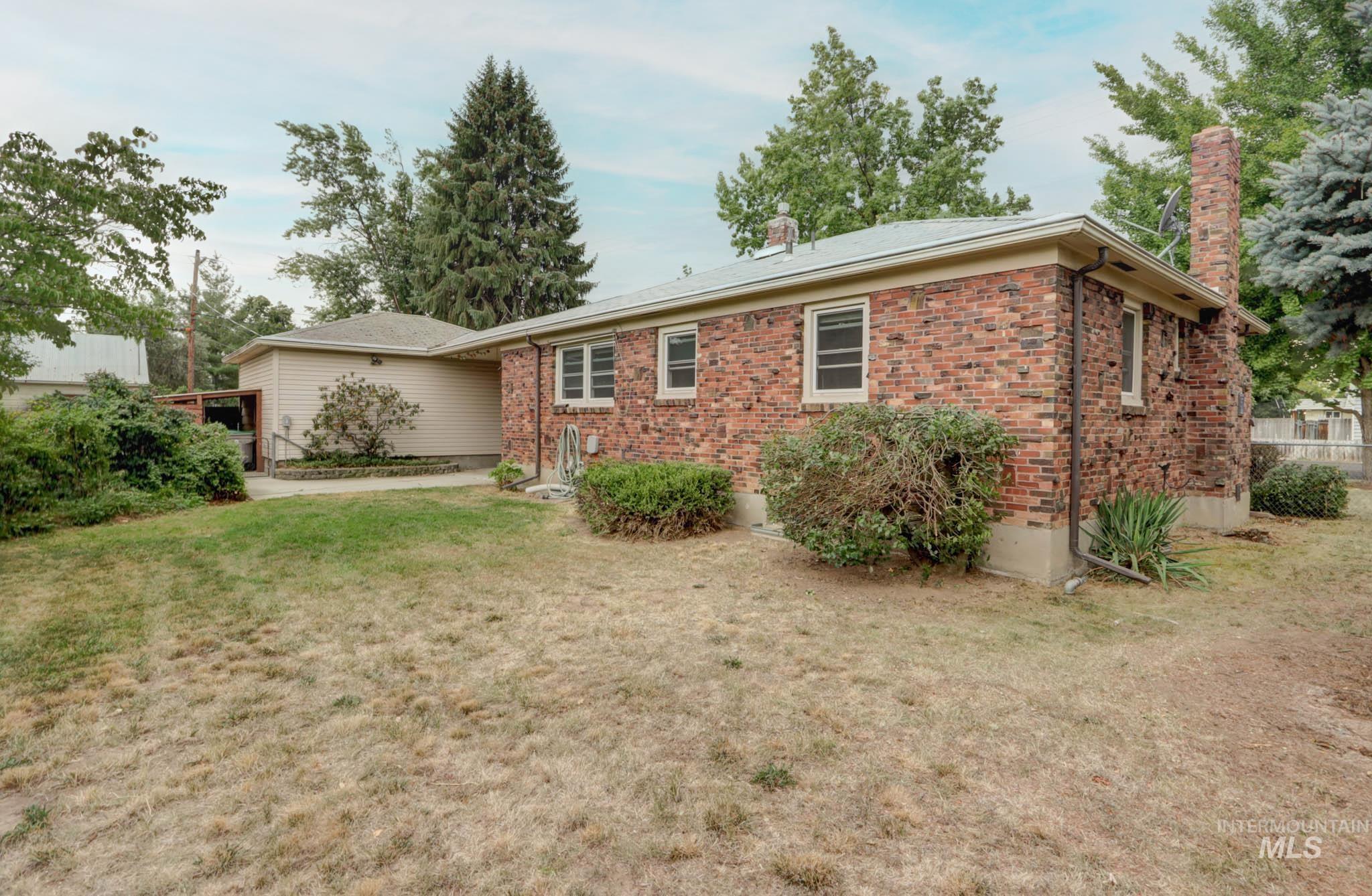 1020 N Garden Street, Boise, Idaho 83706, 4 Bedrooms, 2 Bathrooms, Residential For Sale, Price $489,900,MLS 98924482