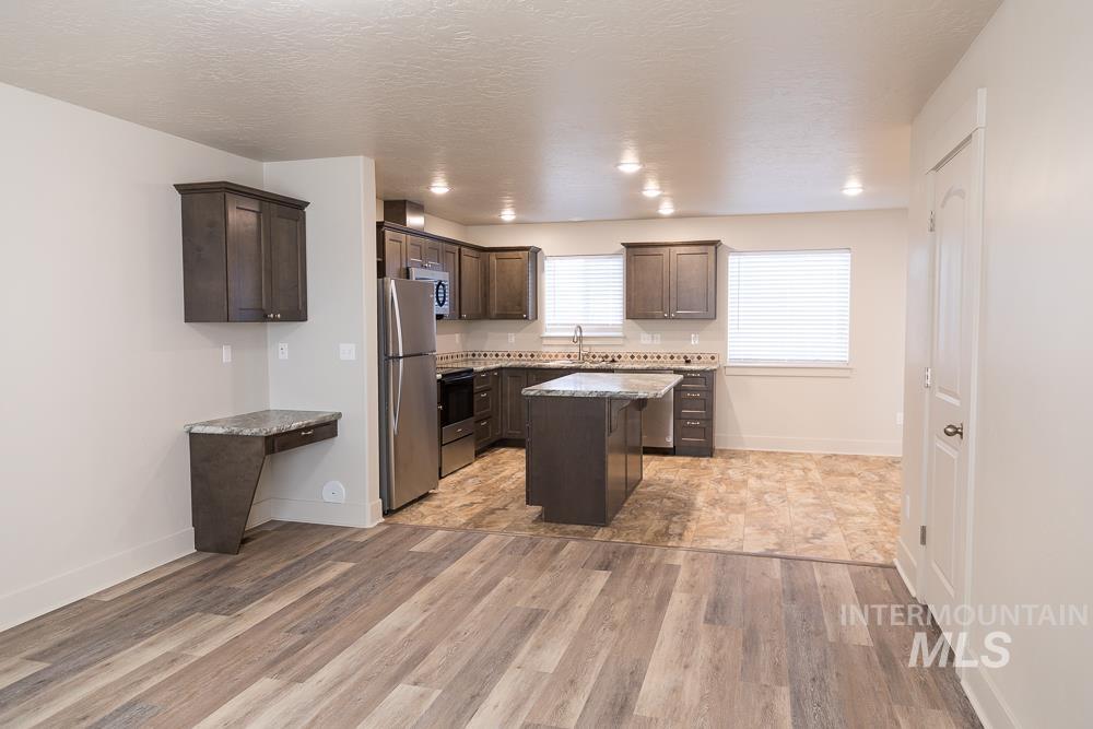 789 NW 3rd #2, Ontario, Oregon 97914, 2 Bedrooms, 1 Bathroom, Rental For Rent, Price $1,650, 98924485