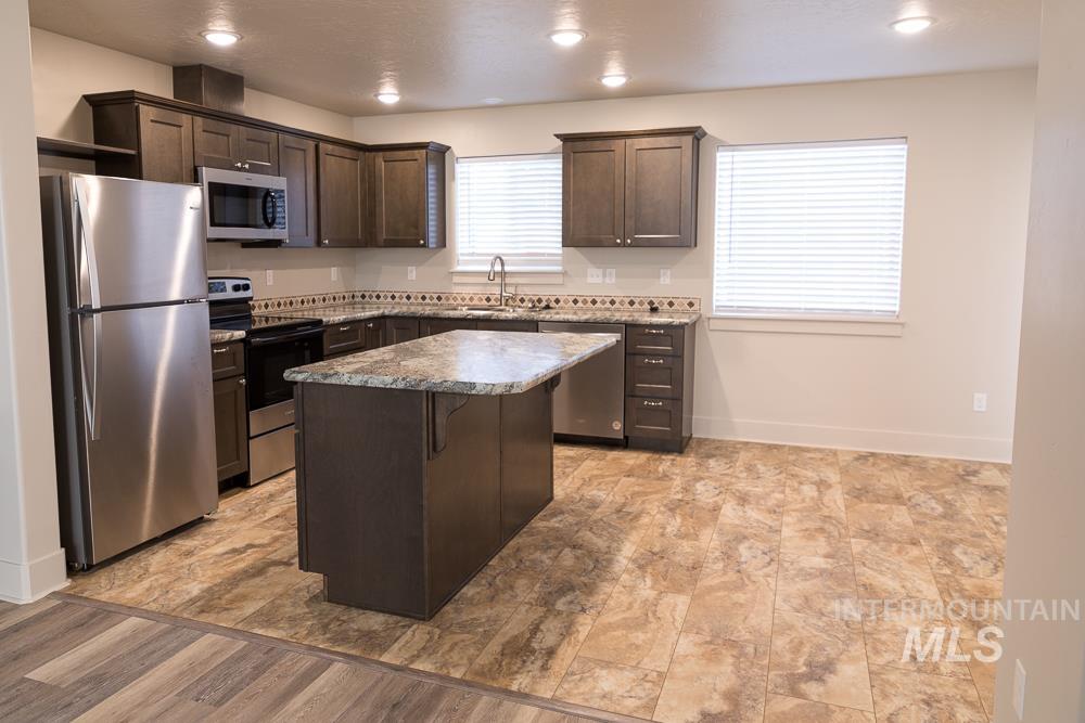 789 NW 3rd #2, Ontario, Oregon 97914, 2 Bedrooms, 1 Bathroom, Rental For Rent, Price $1,650, 98924485